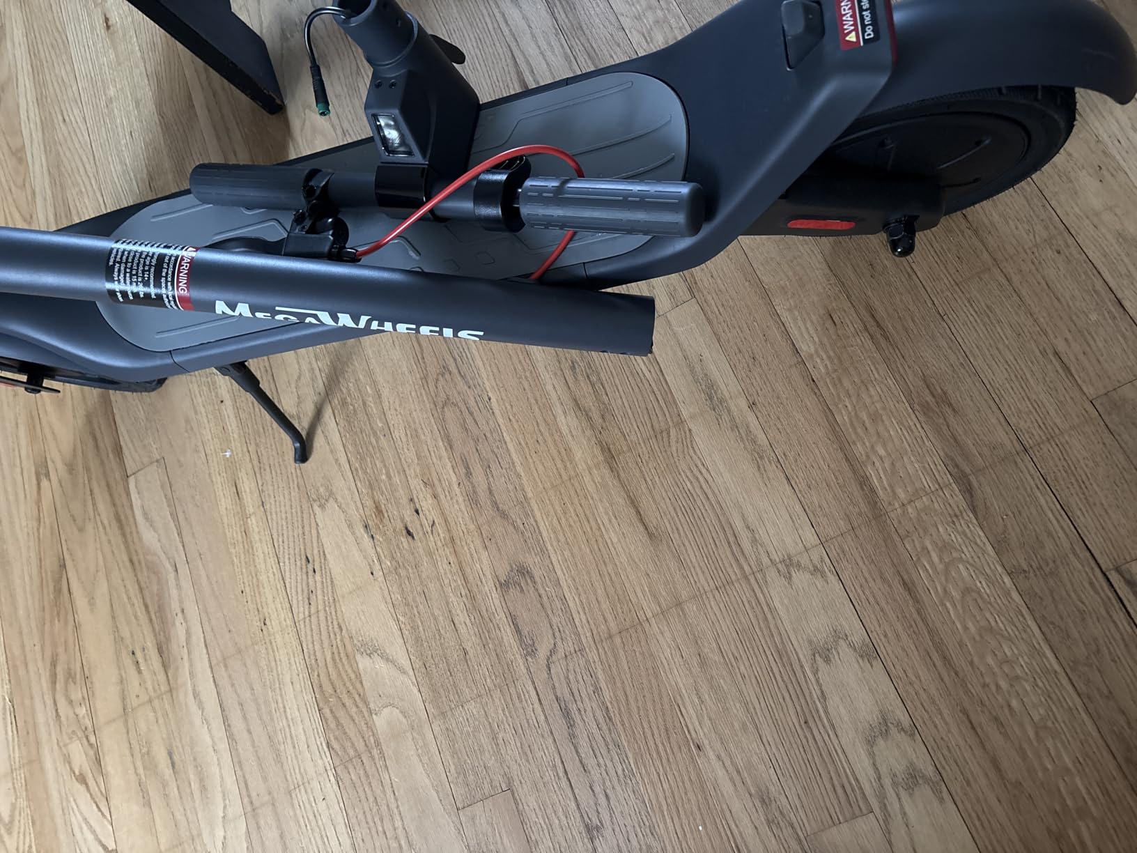 MEGAWHEELS Electric Scooter, Electric Scooter Adults Teens, 10in Pneumatic Tires, 350/500/600W Motor, 19/31 Miles Range, 15.5mph E Scooter with Smart APP Control for Commuting, Outdoor, Short Travel Gift customer photo 2