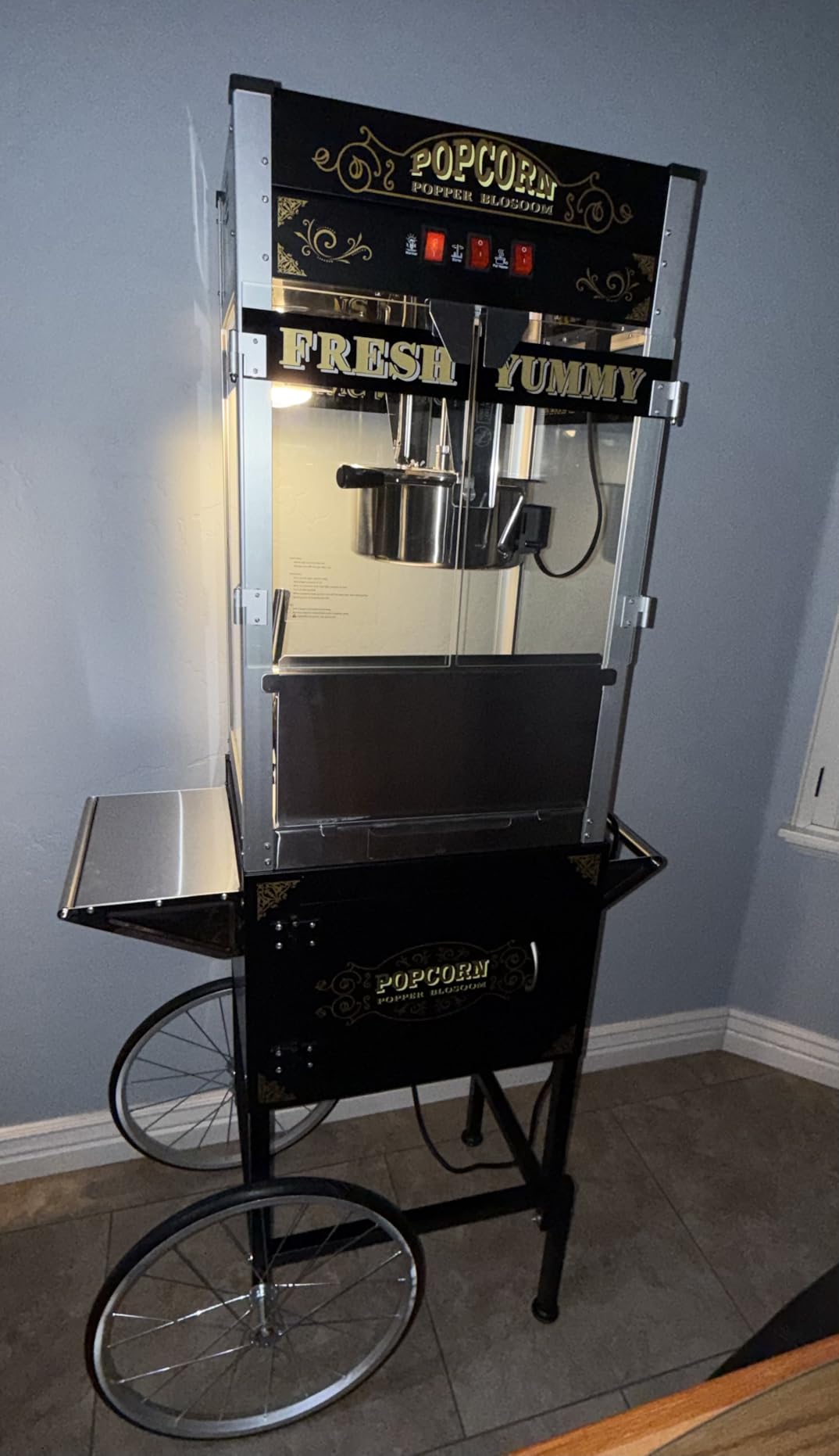 Commercial Popcorn Maker with Cart & 20oz Kettle, 1440W Vintage Popcorn Machine on Wheels with Tempered Glass & Warming Deck for Theater, Business, Home Party Events, Black customer photo 1