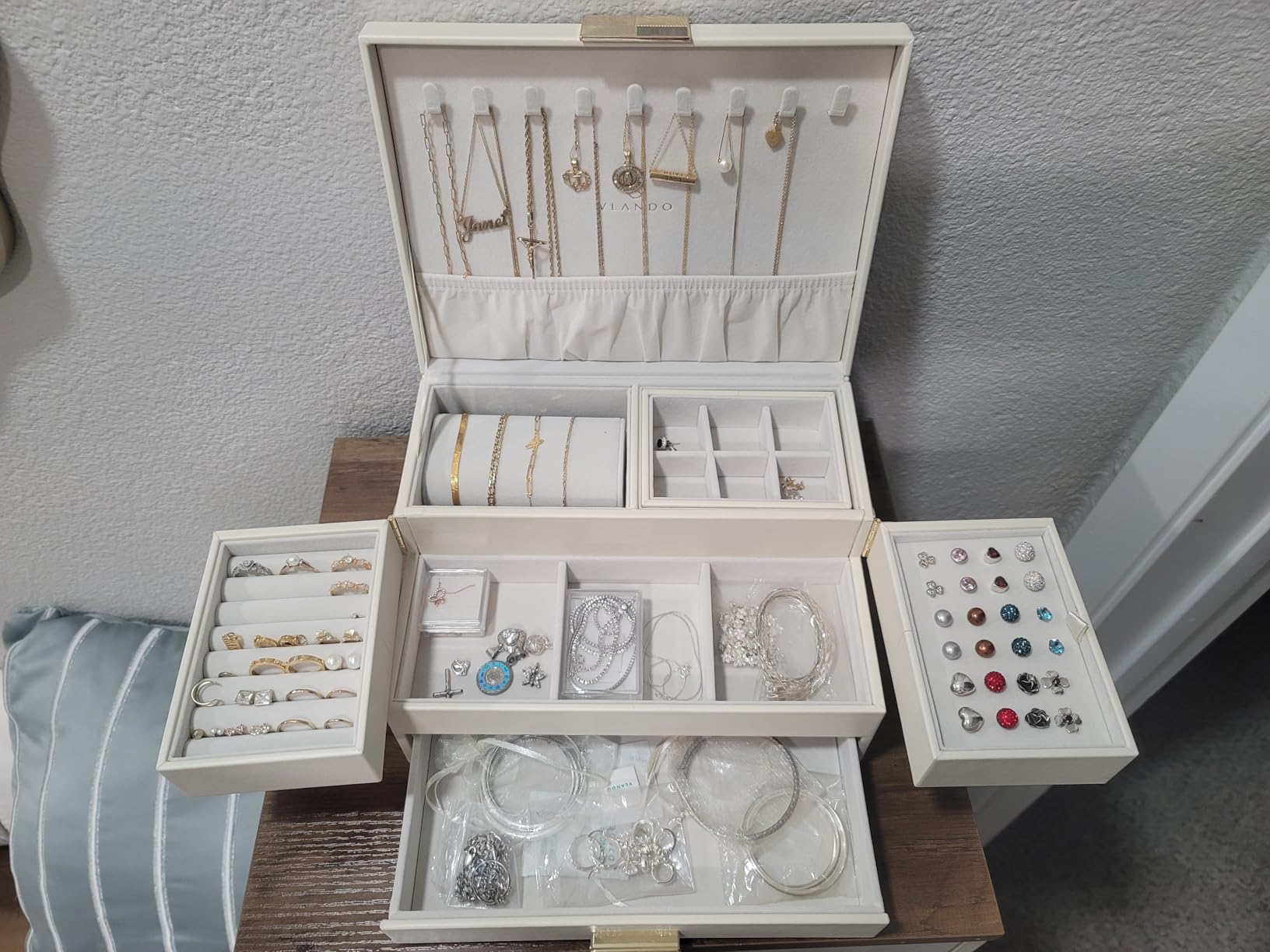 VLANDO Jewelry Box, 4-Layer Design with Retractable Tray and 2 Drawers | Separate Necklaces, Rings, Bracelets, Earrings Organizer Areas, Watches Pillow, Birthday Gift, Vanity customer photo 2