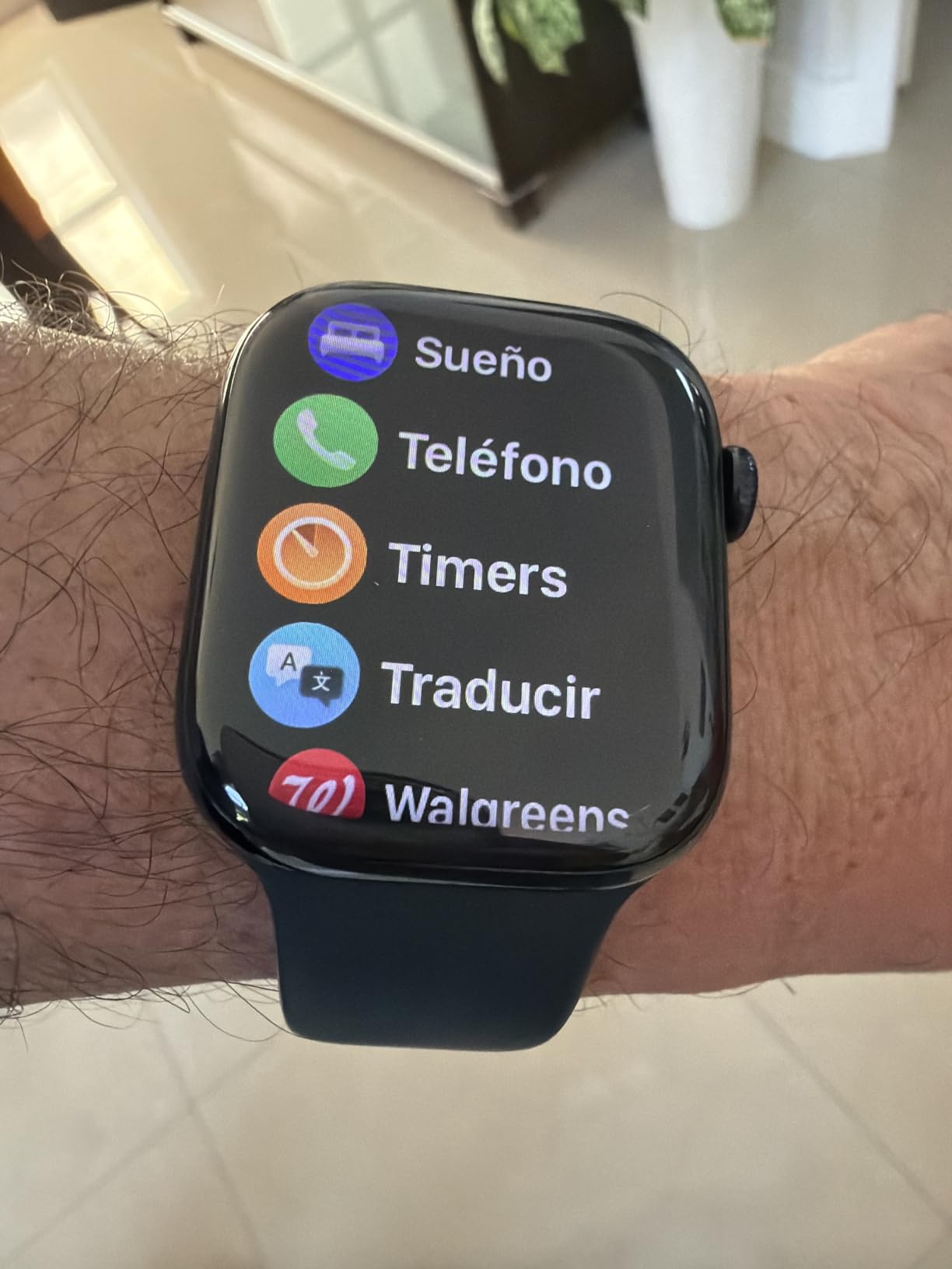 Apple Watch Series 11 [GPS 46mm] Smartwatch with Jet Black Aluminum Case with Black Sport Band - M/L customer photo 2