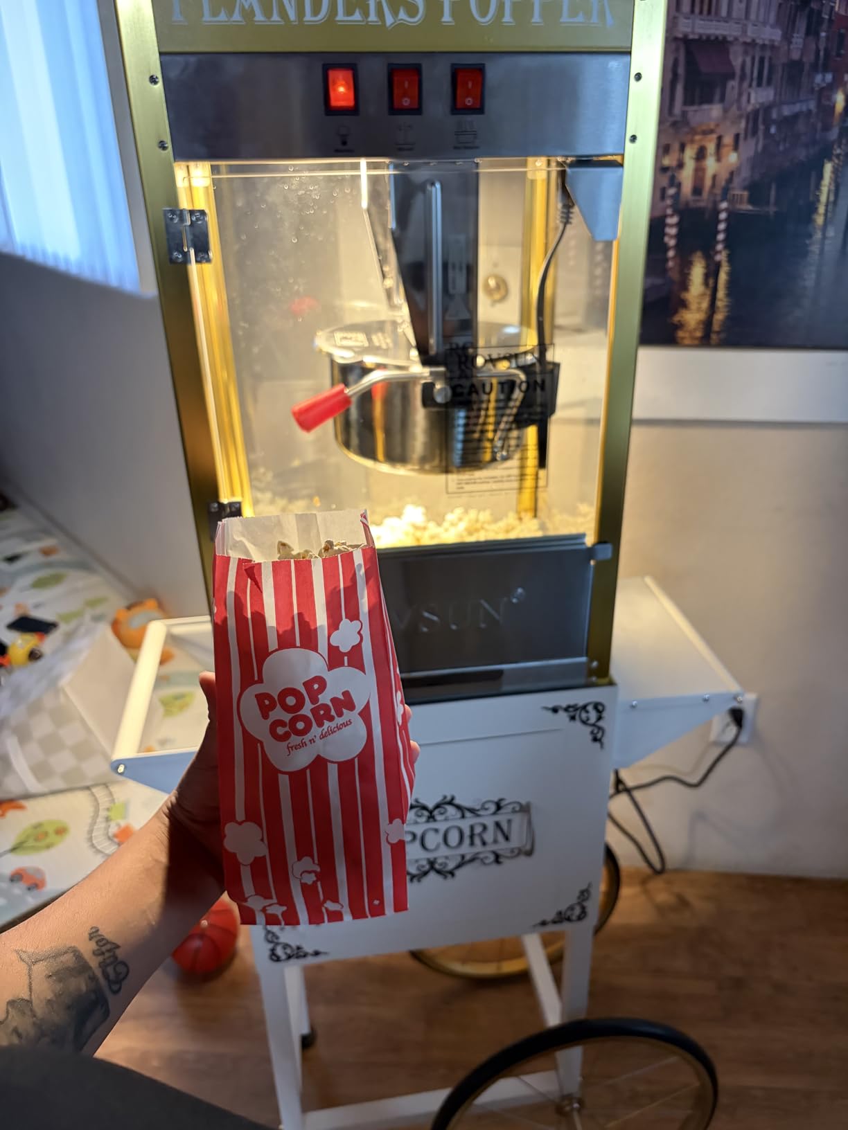 ROVSUN Popcorn Machine with Cart, 10 Oz Kettle Makes Up to 4 Gallons ETL Certified, Vintage Popcorn Maker w/Scoop, Oil Spoon, Bags & 3 Popcorn Cups, Movie Theater Style Popper for Commercial Home, Red customer photo 2