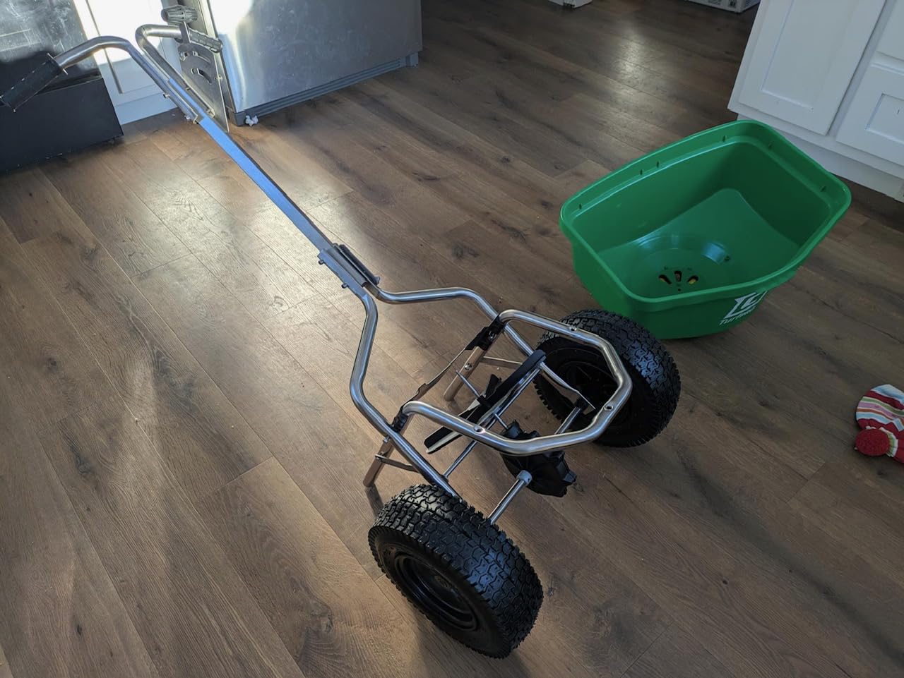 Chapin 100 lb Turf Spreader, Precision Control for Accurate Coverage | Stainless steel components; covers up to 22,000 sq ft per fill with precision spread control customer photo 2