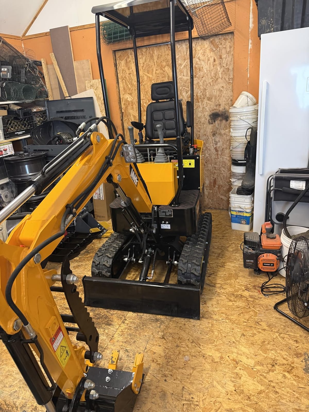 MS10H 1 Ton Mini Excavator with 13.5HP EAP B&S Gas Engine, Hydraulic Thumb, 3-Way Flow Control Valve customer photo 1