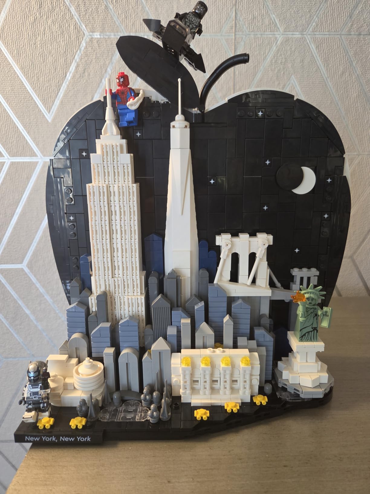 LEGO Architecture New York City - The Big Apple Building Set for Adults, Ages 18+ - Decor for Bedroom, Office or Desk - Gift for Men & Women - 21066 customer photo 2