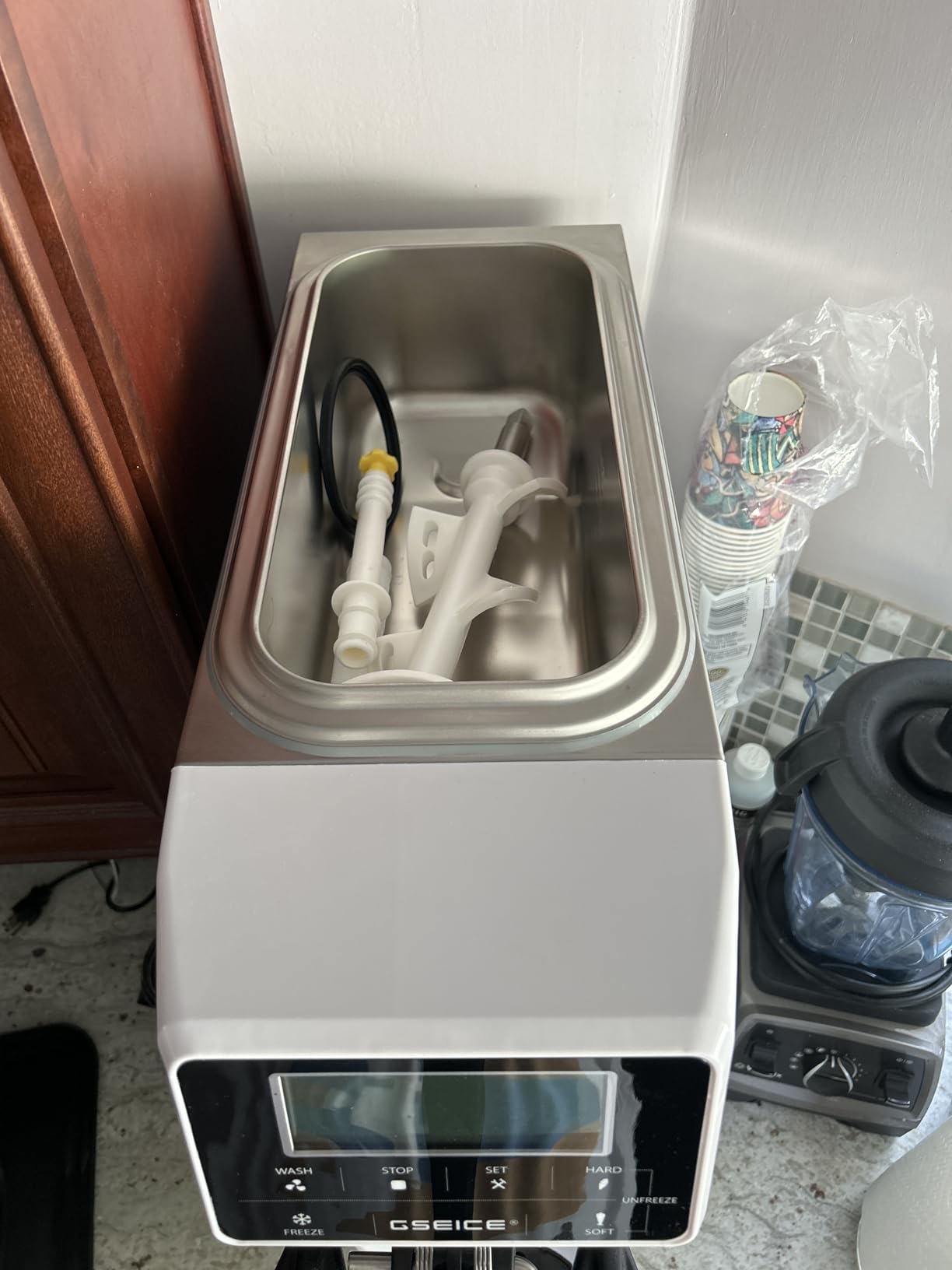 GSEICE Soft Serve Ice Cream Machine | Ice Cream Maker 7 Inch Screen Soft Serve Machine with Pre-Cooling & Fresh-Keeping, Enclosed Body for Home Party Café Store customer photo 1