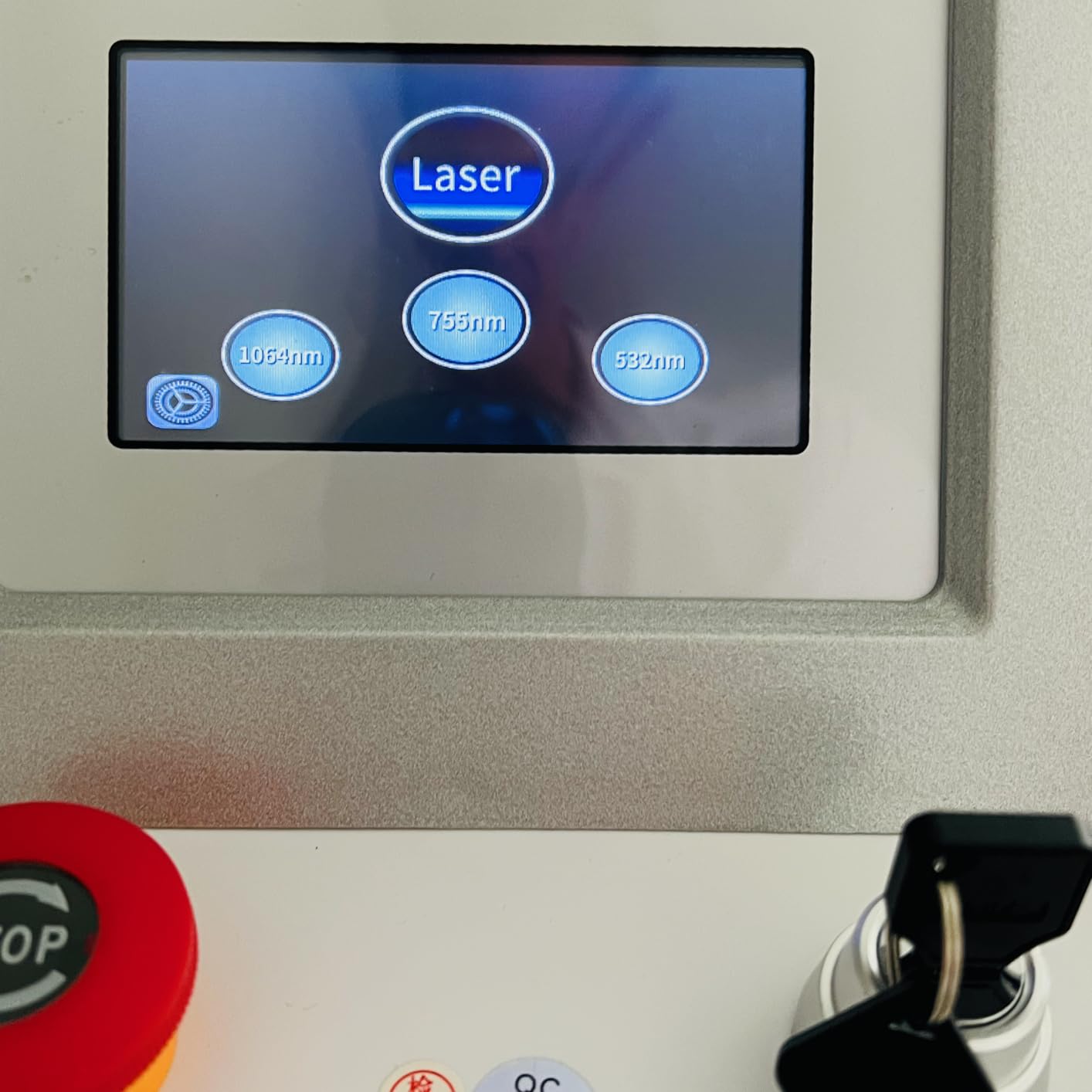 Nd YAG Picosecond Beauty Laser Machine, Q-Switched 110V, Pulse 8ns, Spot 1-5mm, ABS Handpiece, Cooling System, Pico Skin Care Device, Cosmetic Facial Care Equipment for Salon or Home Use customer photo 1