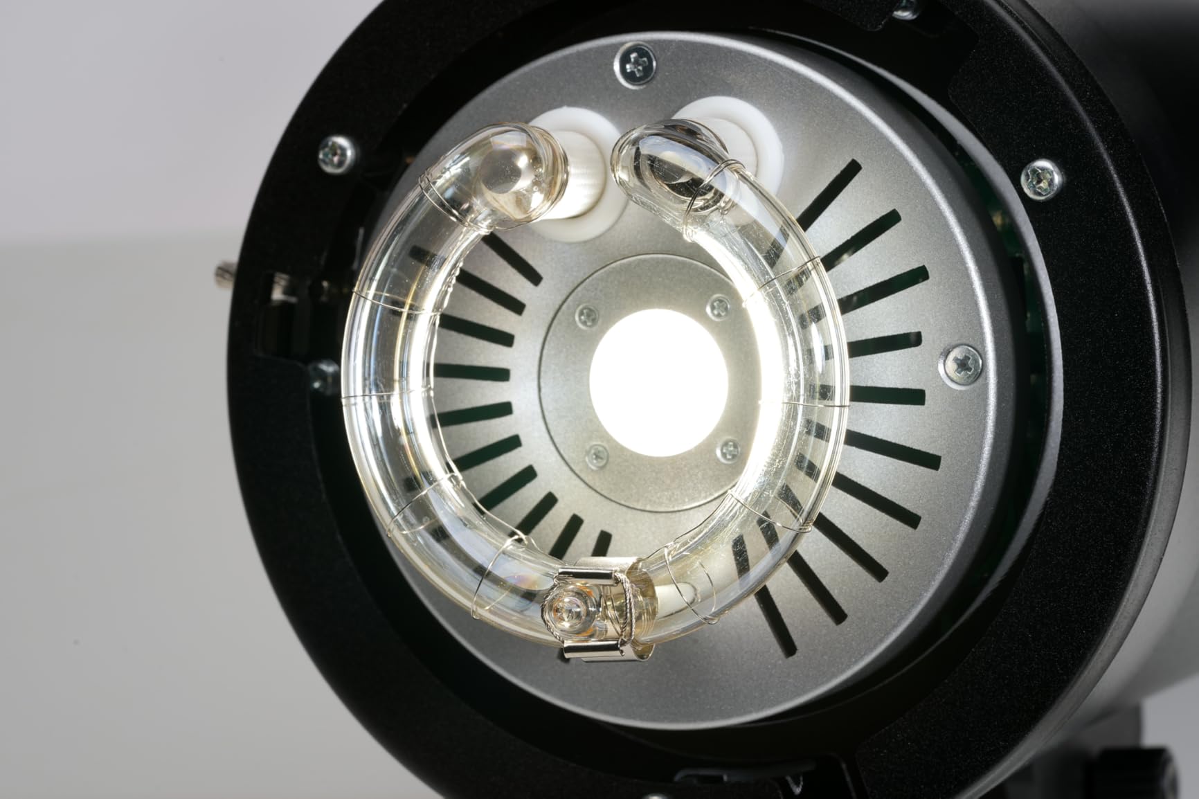 GODOX SK400IIIV (2026 Upgrade) Studio Strobe Light 400Ws GN65, 0.1-1.5s Recycle Time, Bowens Mount, LED Modeling Lamp, 2.4G Wireless Flash for Studio Product Photography, Portraits, Wedding Shoots customer photo 2