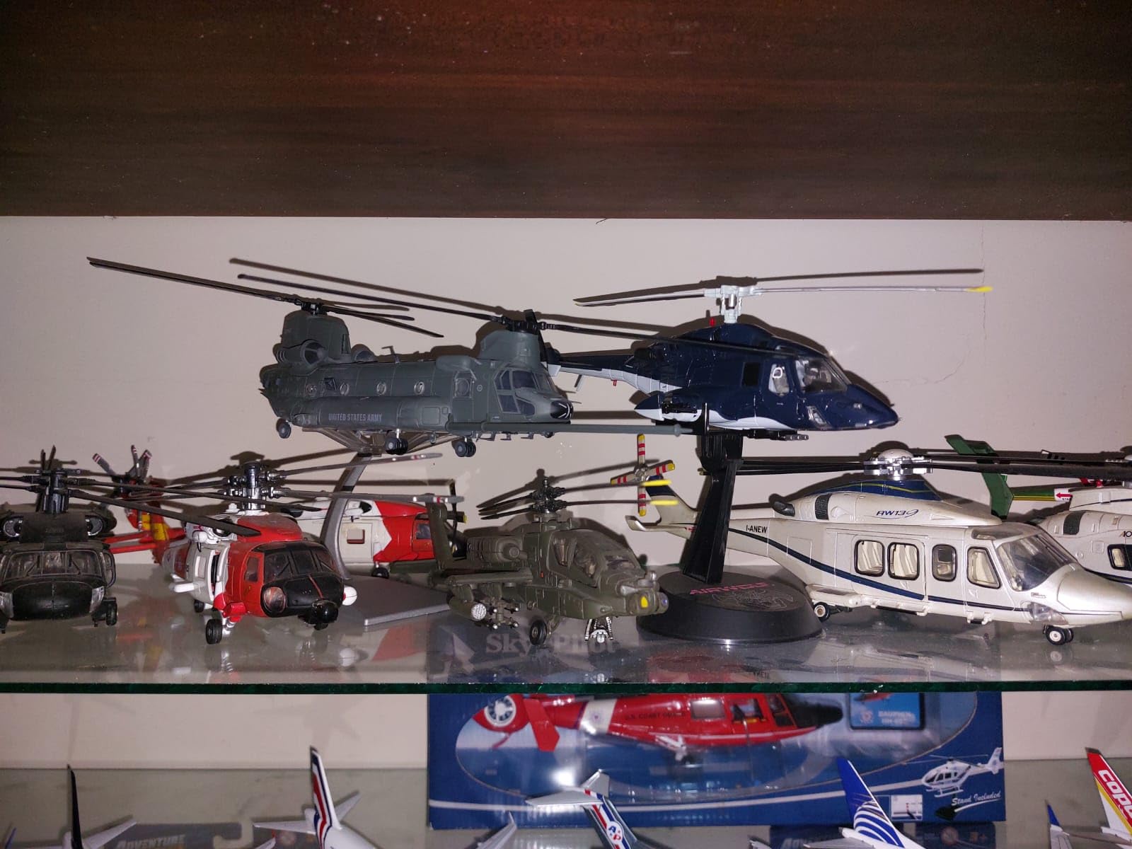 1:72 Scale Boeing MH-47G Chinook Special Operations Weathered Helicopter Die-cast Model for Collection or Gift customer photo 1