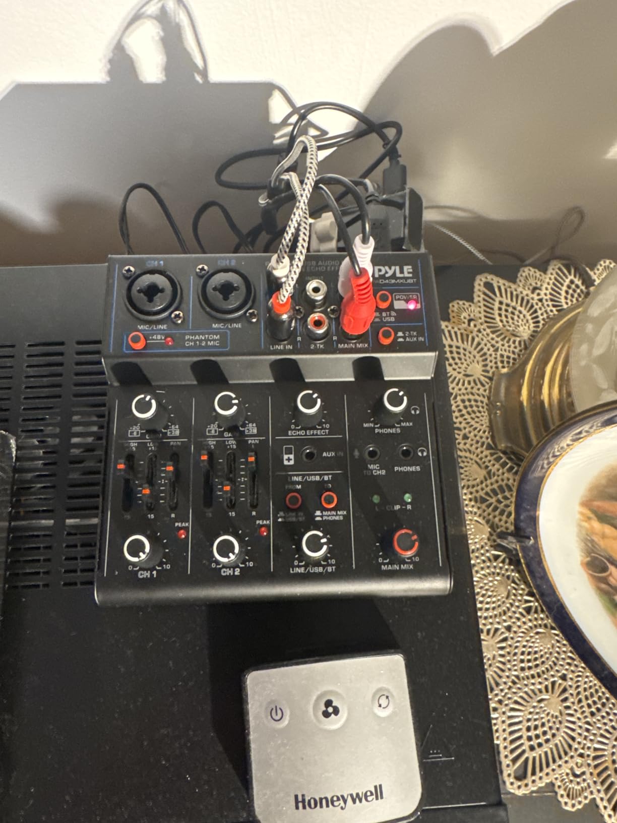 Pyle 6 Channel Studio Mixer - Small Footprint, USB - PC Recording, Bluetooth In, MP3 Player, DSP Effects, +48V Phantom Power, XLR Combo Inputs, Control Room Out, Smooth Dials and Faders - PMX406ST customer photo 1