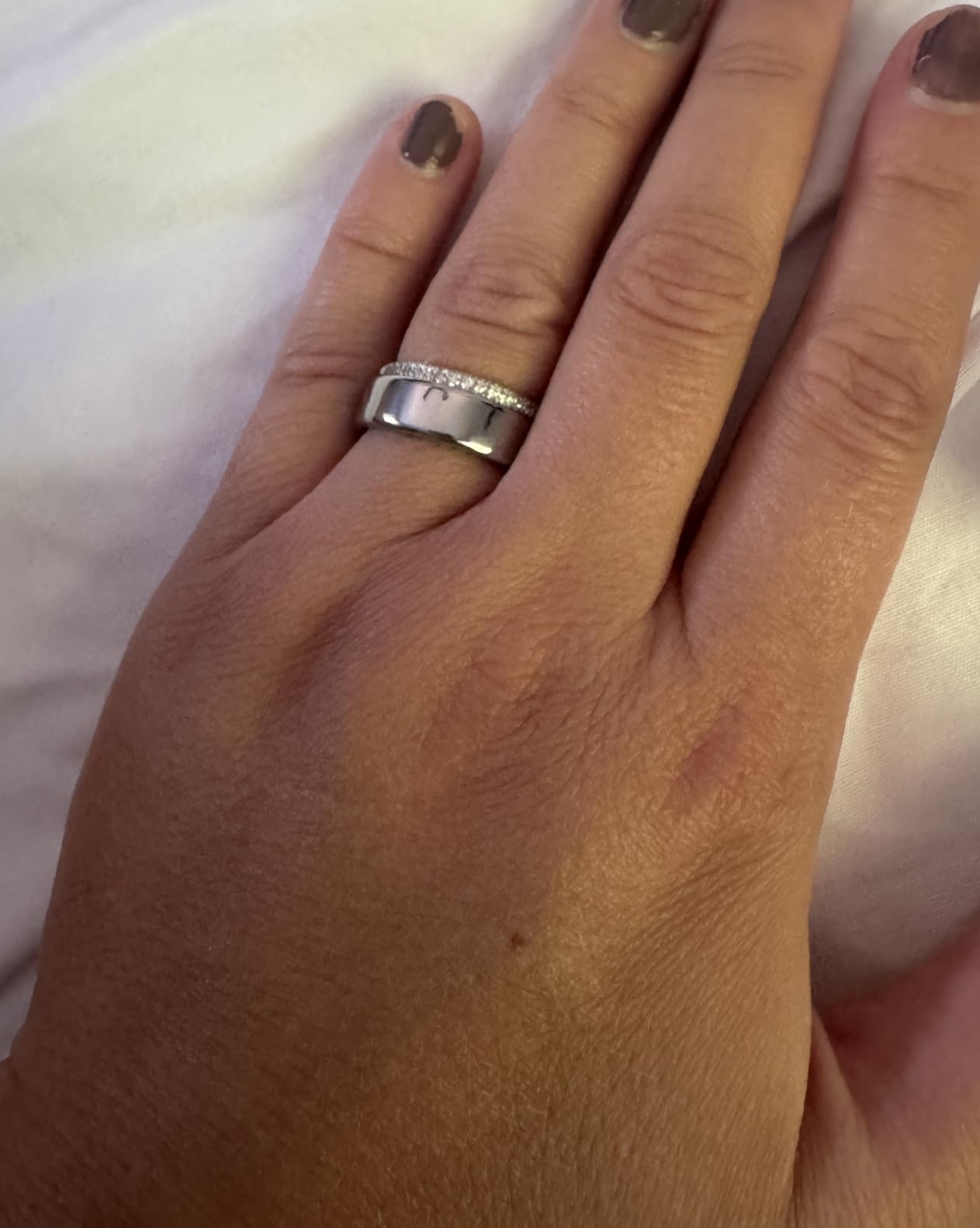 Oura Ring 5 - Silver - Size 8 - World's Smallest Smart Ring - Sleep, Activity, Women's Health, AI Advisor, 1 Week of Battery Life, Size Before You Buy, Android & iOS Compatible customer photo 2
