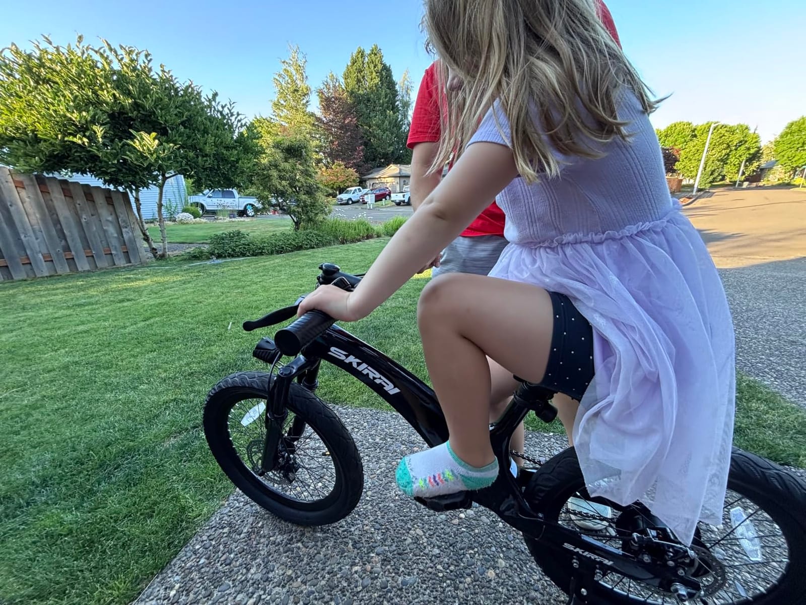 Lightweight Electric Bike for Kids, 250W Brushless Motor, 25.2V 7Ah Battery, 3 Speed up to 15 mph, 20 Inch Tires, Adjustable Seat Ebike for Ages 6 to 10 customer photo 1