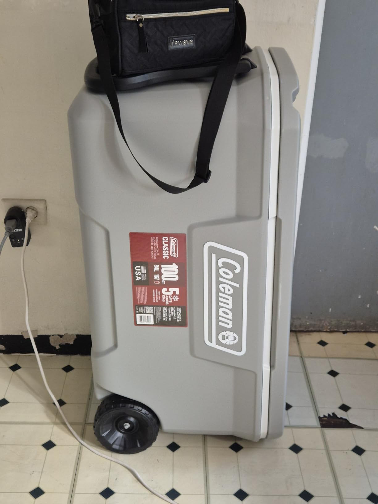 Coleman Classic Series Insulated Portable Rolling Cooler with Wheels, Leak-Resistant Outdoor Hard Cooler Keeps Ice up to 5 Days customer photo 2