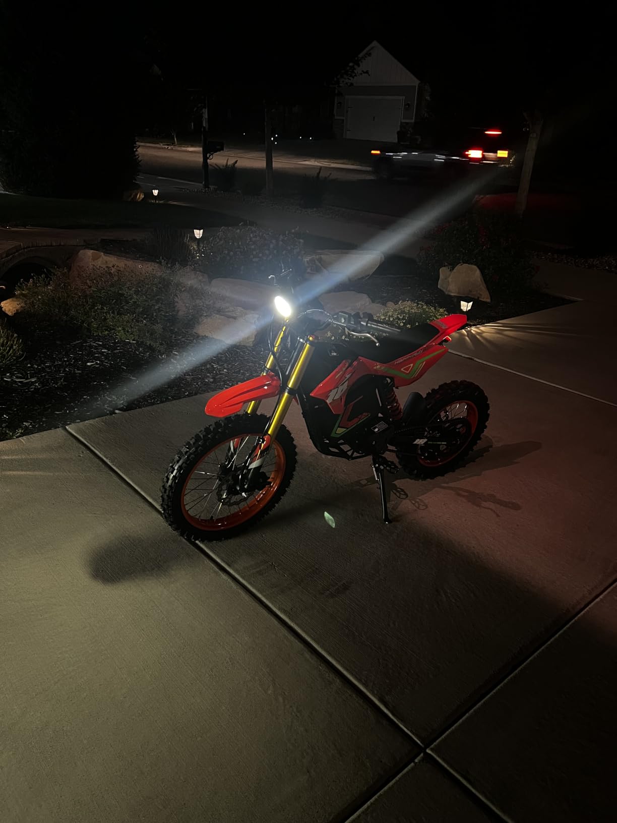 HAPPYRUN F18 2.0 6000W Peak Electric Dirt Bike 60V 30Ah Battery 60Mi | 6000W peak mid-drive motor, 60V 30Ah battery, 60-mile range, dual hydraulic disc brakes. Built for rugged off-road trails. customer photo 1
