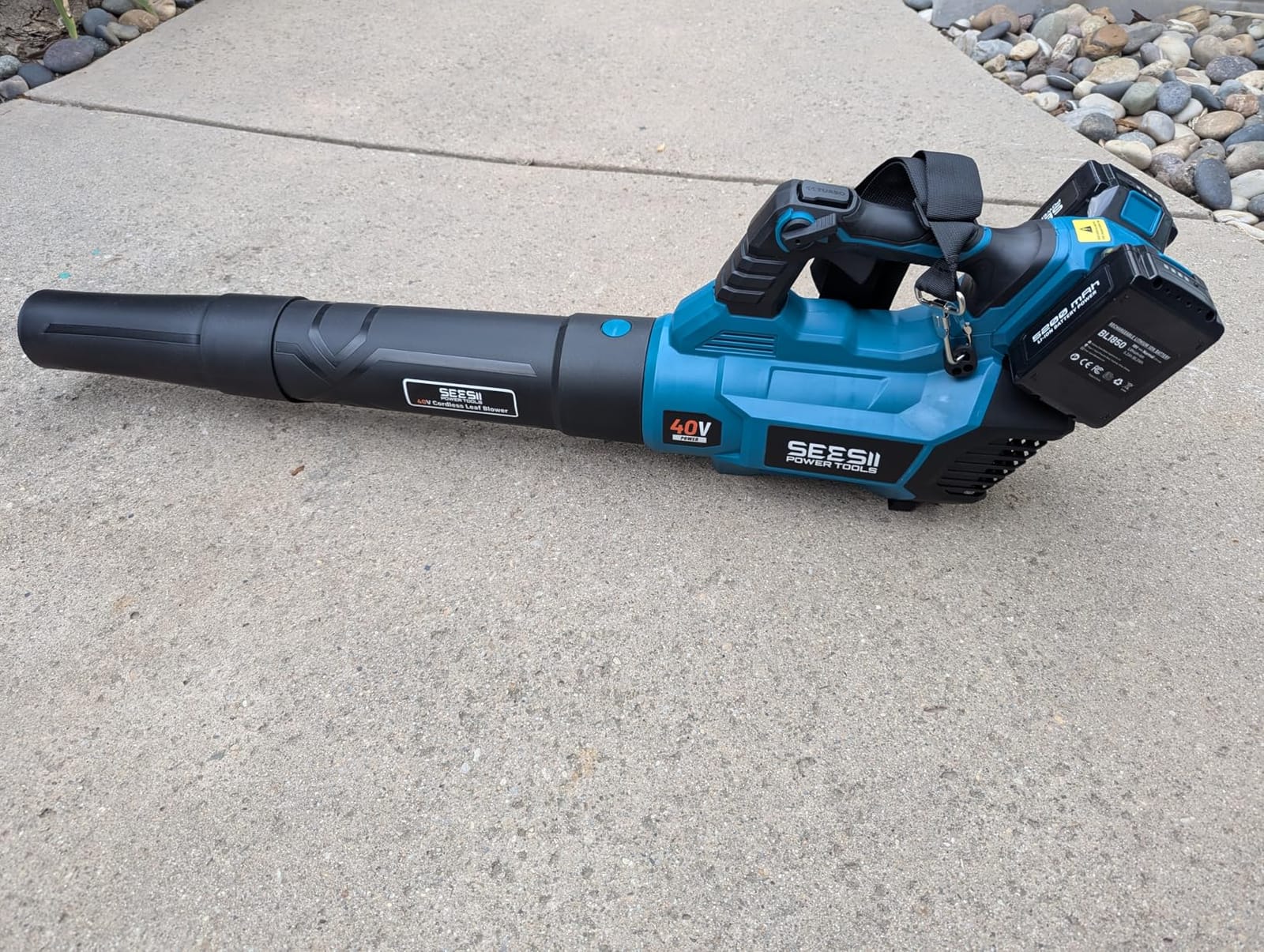 Gutter Cleaning Tools Cordless Leaf Blower for Roof Gutters, 700CFM/200MPH | 3-Speed, 2x 4.0Ah Batteries, 8.9ft Telescopic Pole & 180° Swivel, Clean Gutters from Ground Safely, for Lawn, Patio, Snow customer photo 2
