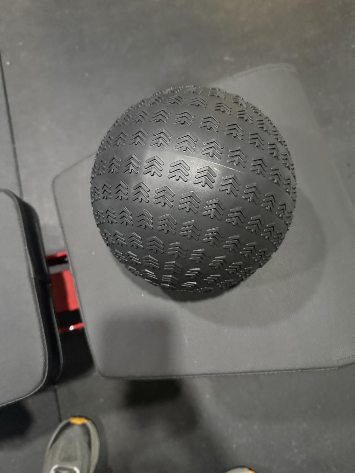 YOTTOY Slam Ball Medicine Ball, Sand-Filled No Bounce Weighted Ball with Textured Grip for Exercise, Strength Conditioning, Cardio, Core Workouts and Cross Training customer photo 2