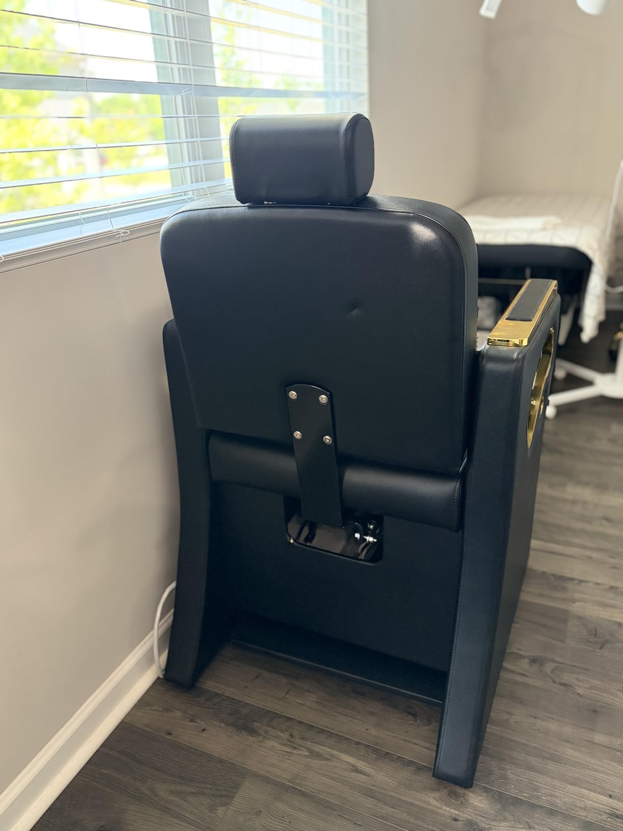 Pedicure Chair No Plumbing, Reclining Pedicure Chair with Hydraulic Rolling Stool, Nail Salon Manicure Chair with Adjustable Headrest and Footrest for Spa, Black Gold customer photo 1