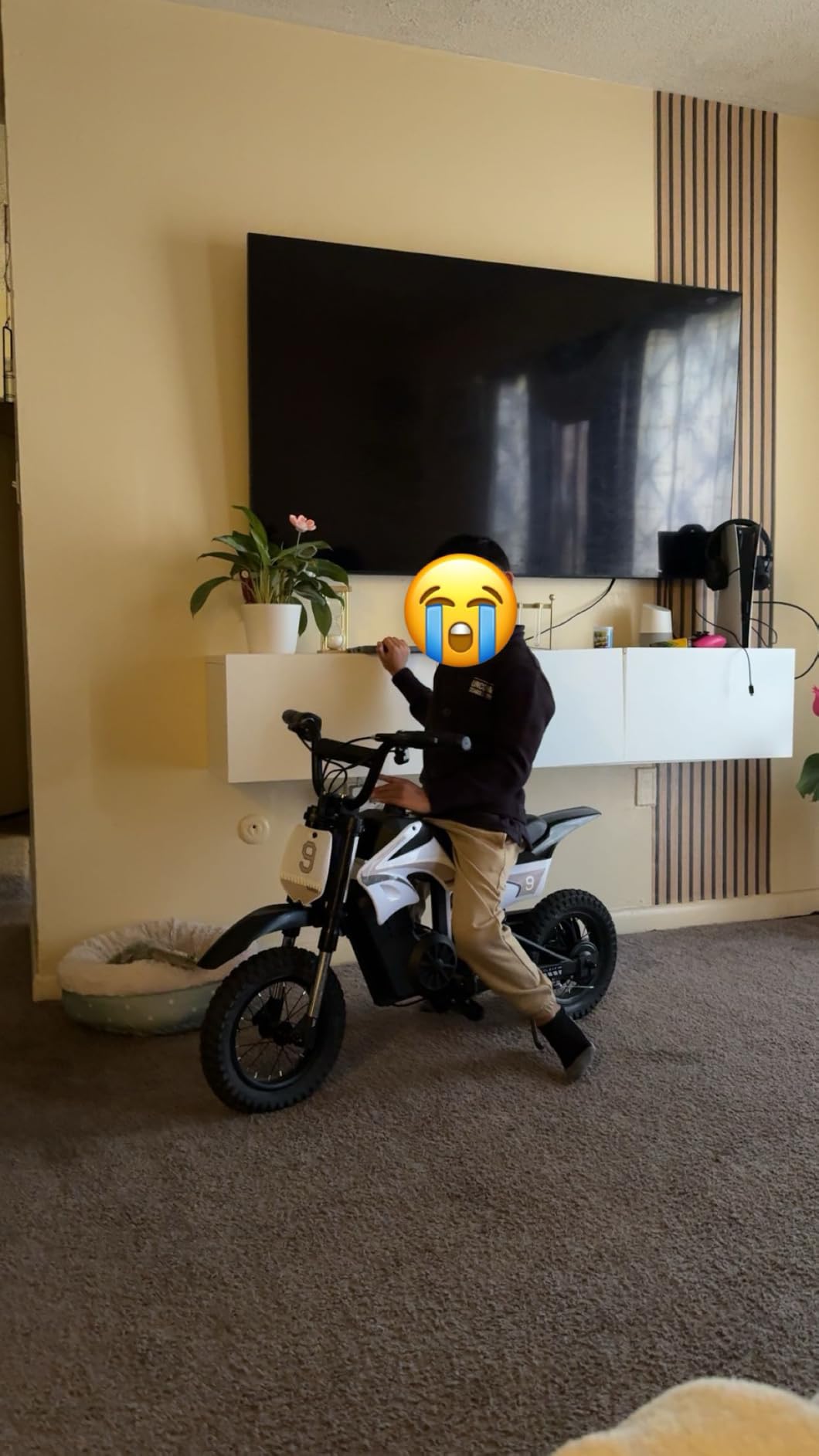 K1 Kids Electric Dirt Bike, 36V 700W Peak Motor, 16 MPH, Ages 3-10 | 3 Speed Modes, UL 2272, All-Terrain Tires and 7-Color Breathing Lights customer photo 1