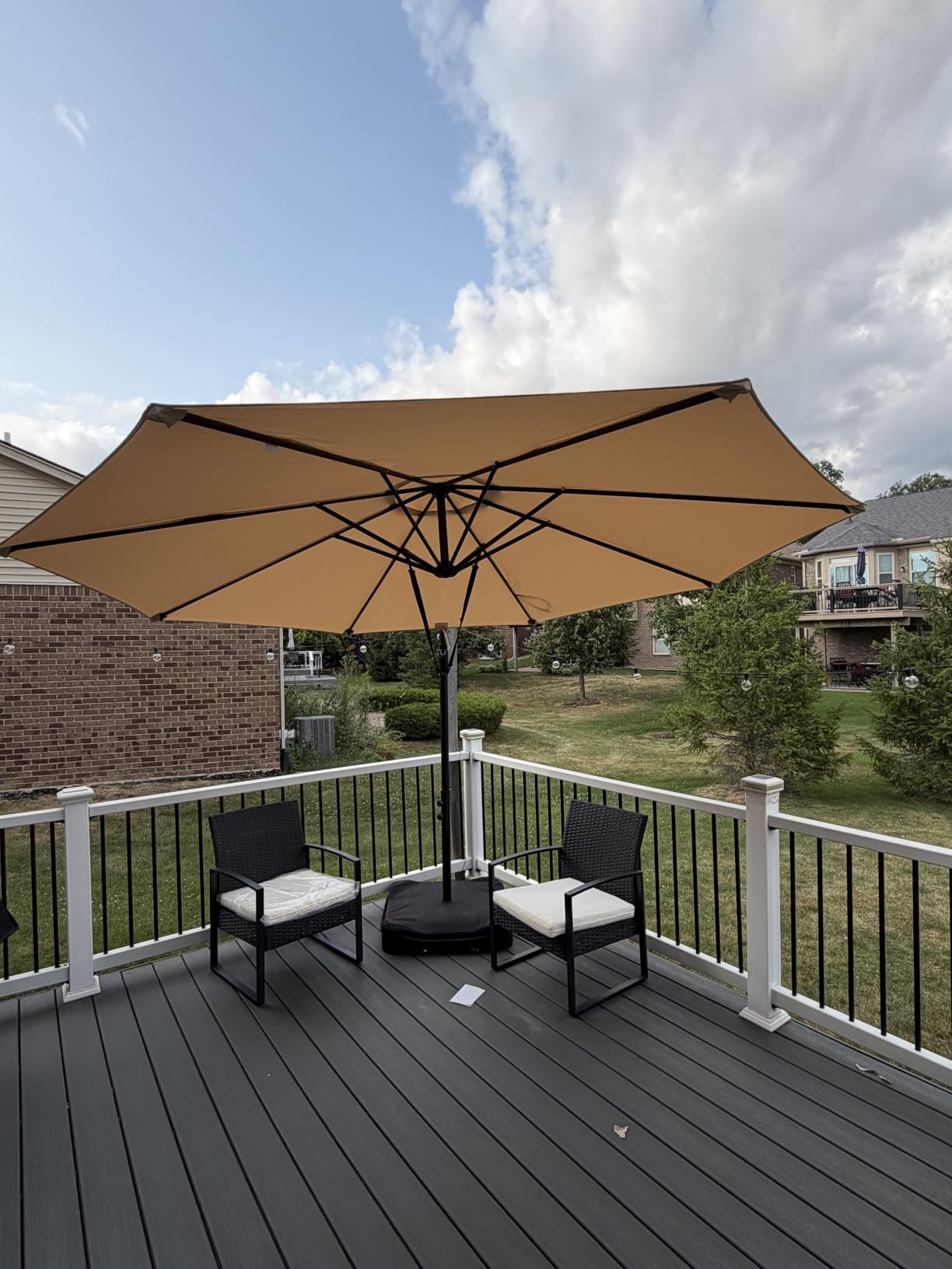 OLILAWN 10FT Cantilever Offset Patio Umbrella with Base and Umbrella Cover | Outdoor Patio Umbrella with 360° Rotation & Infinite Tilt, Yarn-Dyed Fade-Resistant Canopy, Heavy Duty 8-Rib Steel Frame customer photo 2