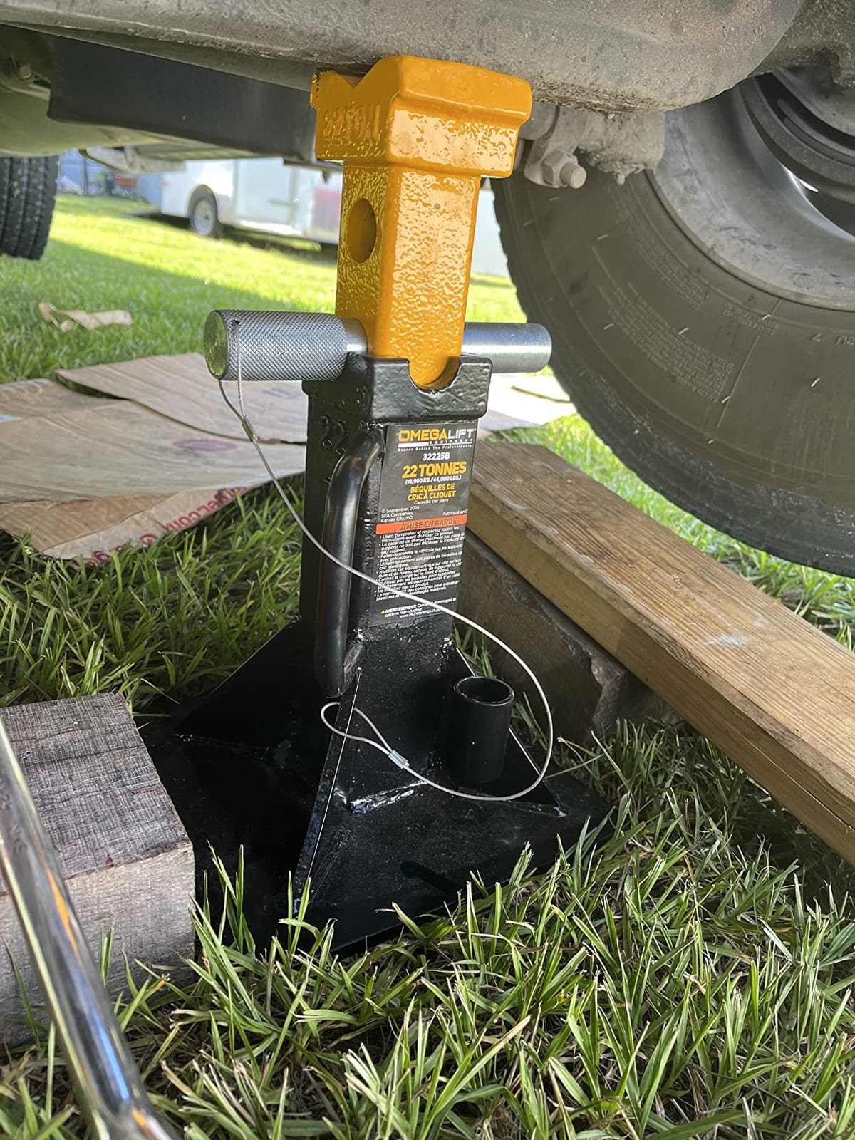 Omega 32225B Black Heavy Duty Jack Stand - 22 Ton Capacity customer photo 2