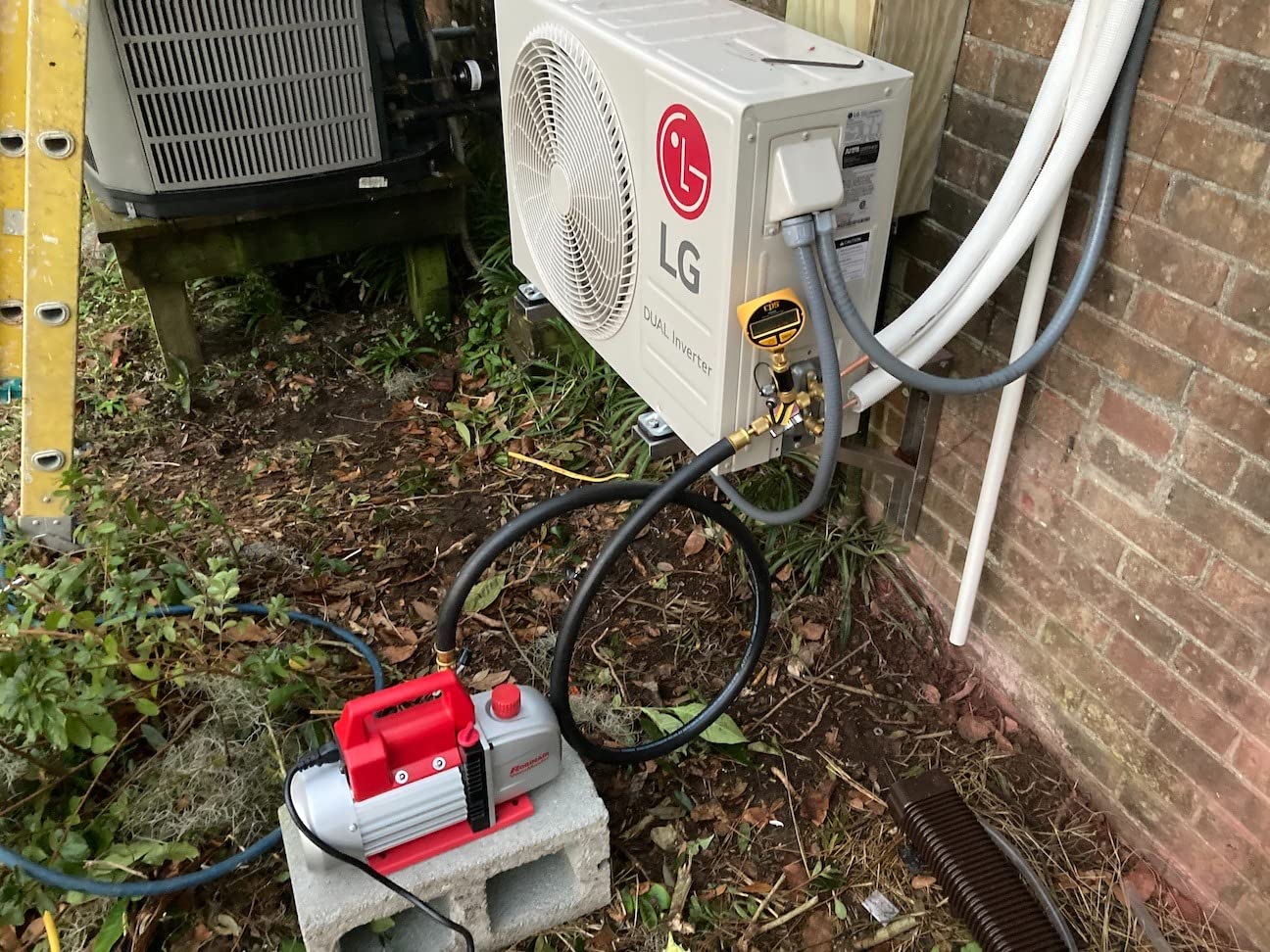Robinair 15500 VacuMaster Economy Vacuum Pump, 2-Stage, 5 CFM, 1/3 HP customer photo 2