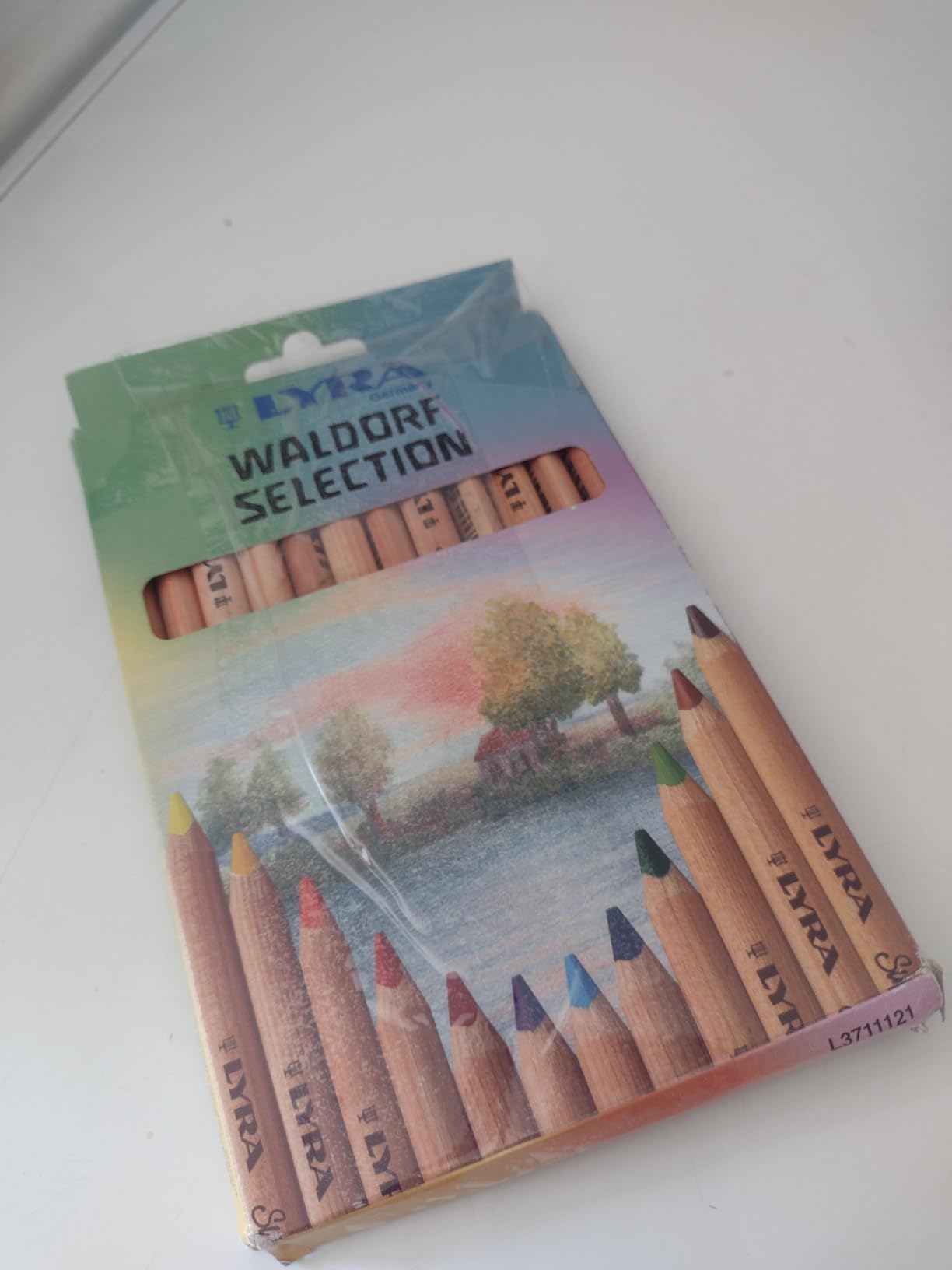 Lyra Waldorf Selection Giant Triangular Colored Pencil, Unlacquered, 6.25 Millimeter Cores, Assorted Colors, 12-Pack (3711121) customer photo 1