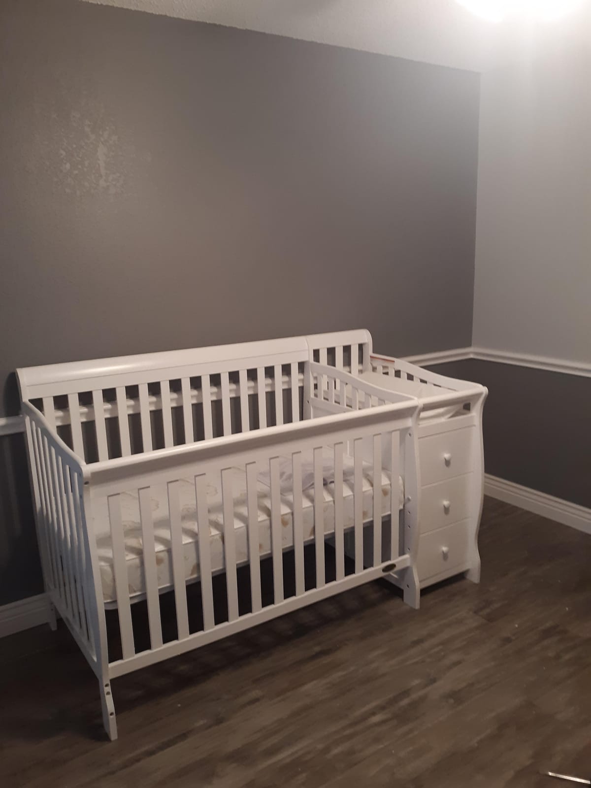 Dream On Me Brody 5-in-1 Convertible Crib and Changer, GREENGUARD Gold | Detachable Changer, 3 Drawers, 3 Mattress Height, Converts to Toddler, Day & Full Size Bed, BSA Verified, 50 Lb, White customer photo 1