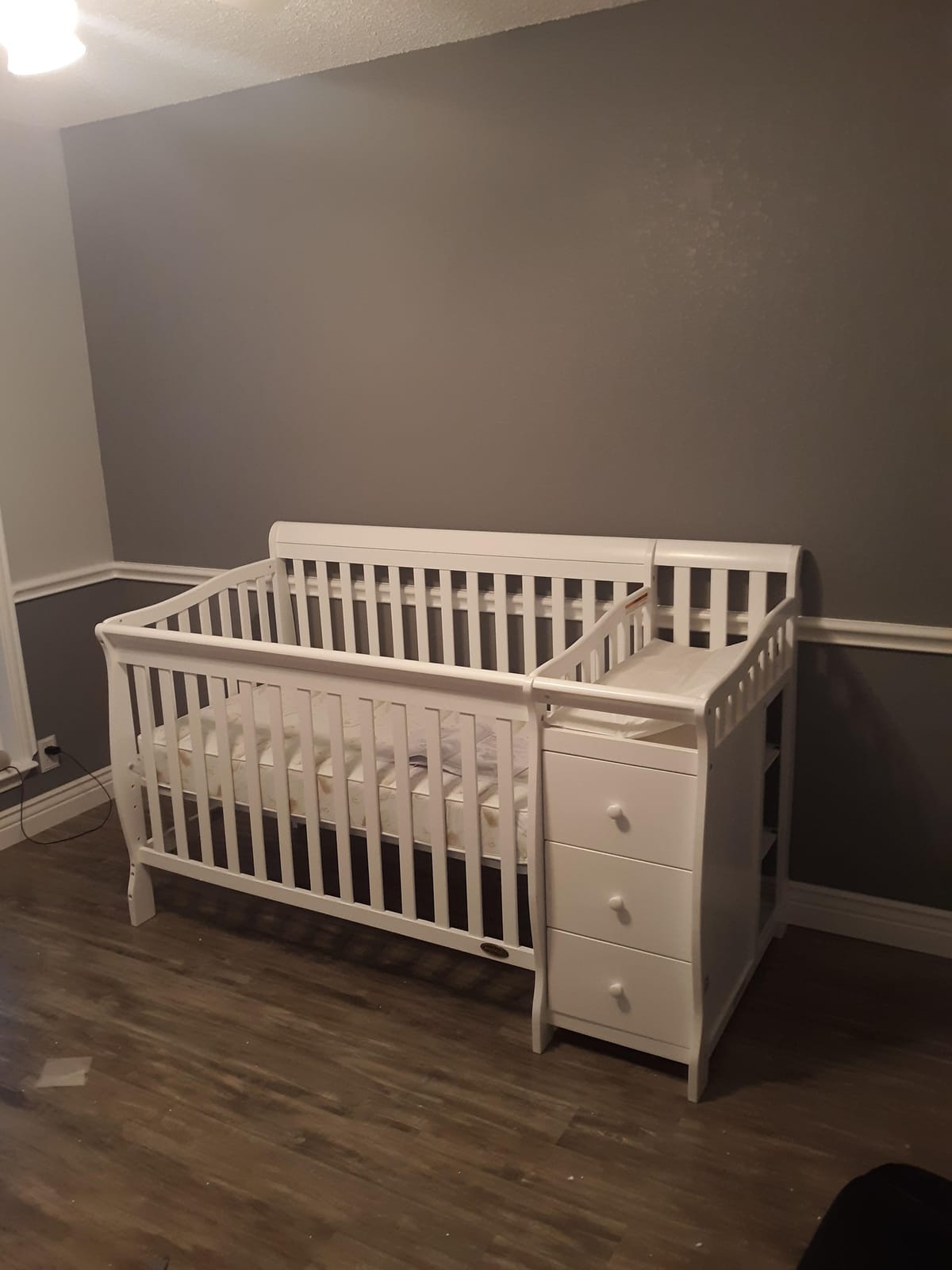 Dream On Me Brody 5-in-1 Convertible Crib and Changer, GREENGUARD Gold | Detachable Changer, 3 Drawers, 3 Mattress Height, Converts to Toddler, Day & Full Size Bed, BSA Verified, 50 Lb, White customer photo 2