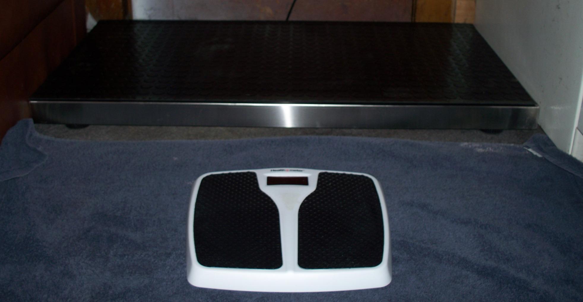 Heavy Duty 660 Pounds Veterinary Dog Scale with Stainless Steel Platform and Non-Slip Mat for Dog Cat Pet Alpaca Llama Sheep Fish Vet customer photo 1