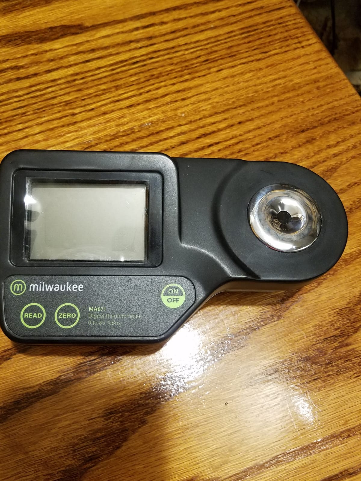 Milwaukee 0 to 85% Brix Digital Refractometer - MA871 customer photo 2