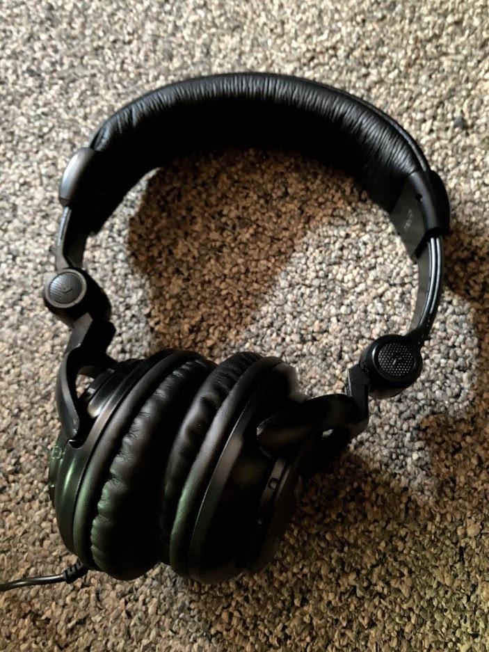 TASCAM TH-02 Professional Studio Monitor Headphones, Wired, Over Ear — for Recording, Podcast, DJ, Music and Guitar, with 1/4 Inch Jack Adapter customer photo 1