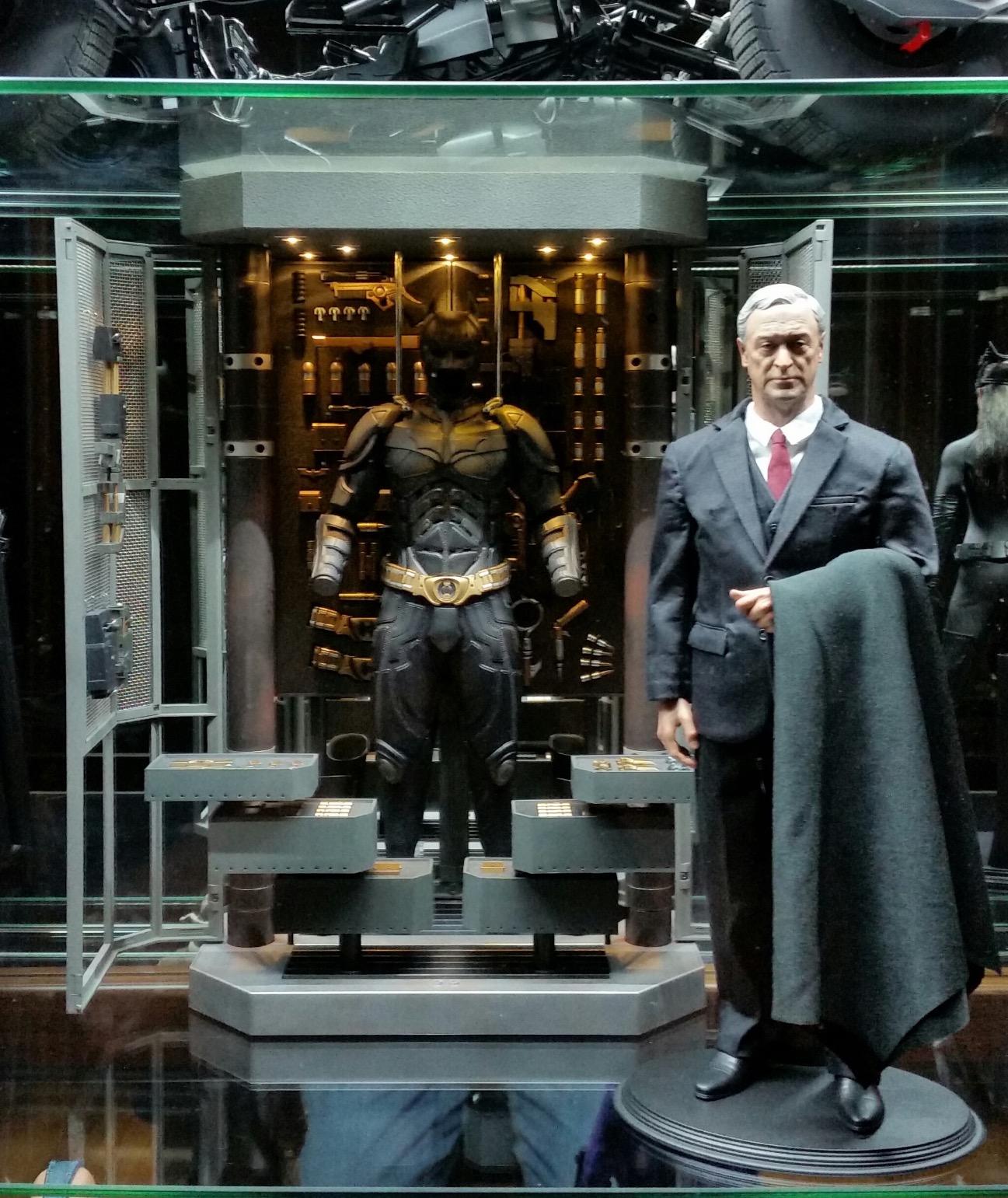 Batman Dark Knight Rises 1/6 Scale Collectible Figure Set Batman Armory, Alfred & Batman customer photo 2