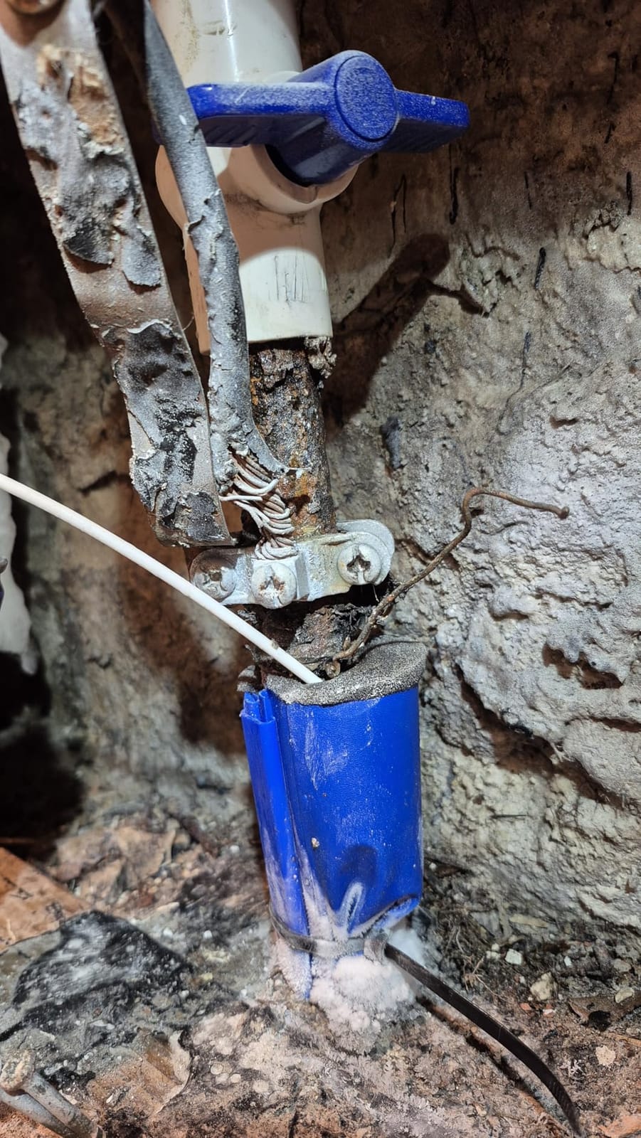 Arctic Hayes ZEK2 Aero Disposable Pipe Freeze Kit with 2 Freezing Jackets for Plumbing Installation, Repair & Maintenance. Freezes Plastic & Metal Pipes (8-28mm Diameter), Blue customer photo 2