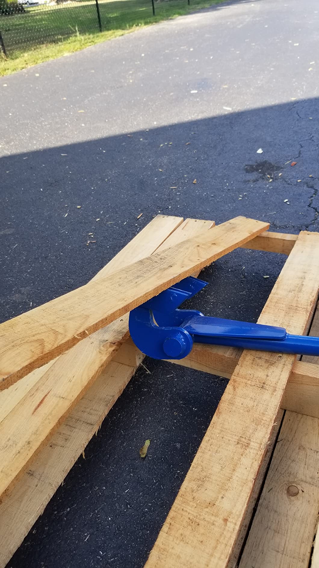 Vestil SKB-DLX Steel Deluxe Pallet Buster with 41 in. Handle | Blue customer photo 1