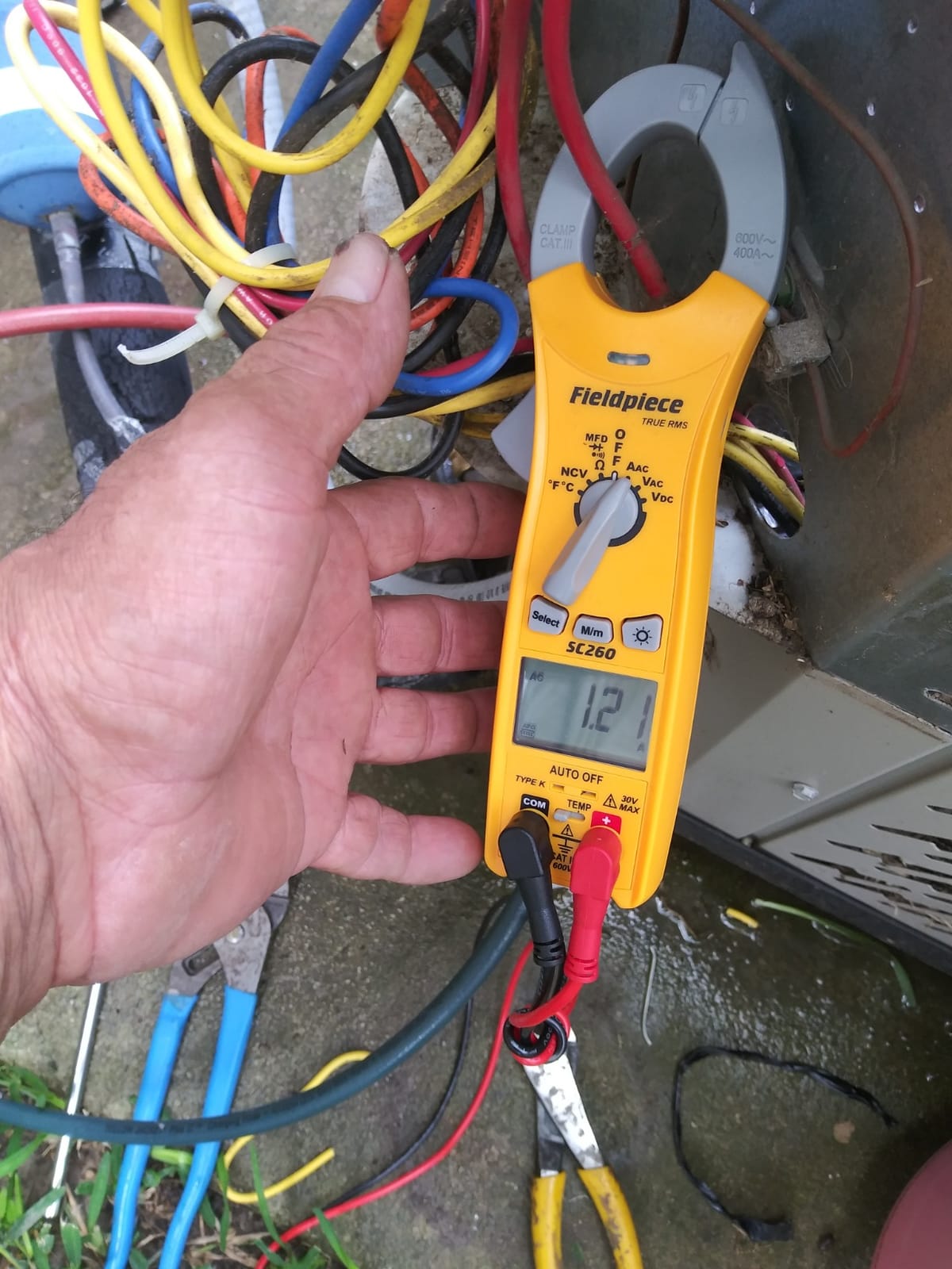 Fieldpiece Compact HVACR Clamp Multimeter SC260 customer photo 1