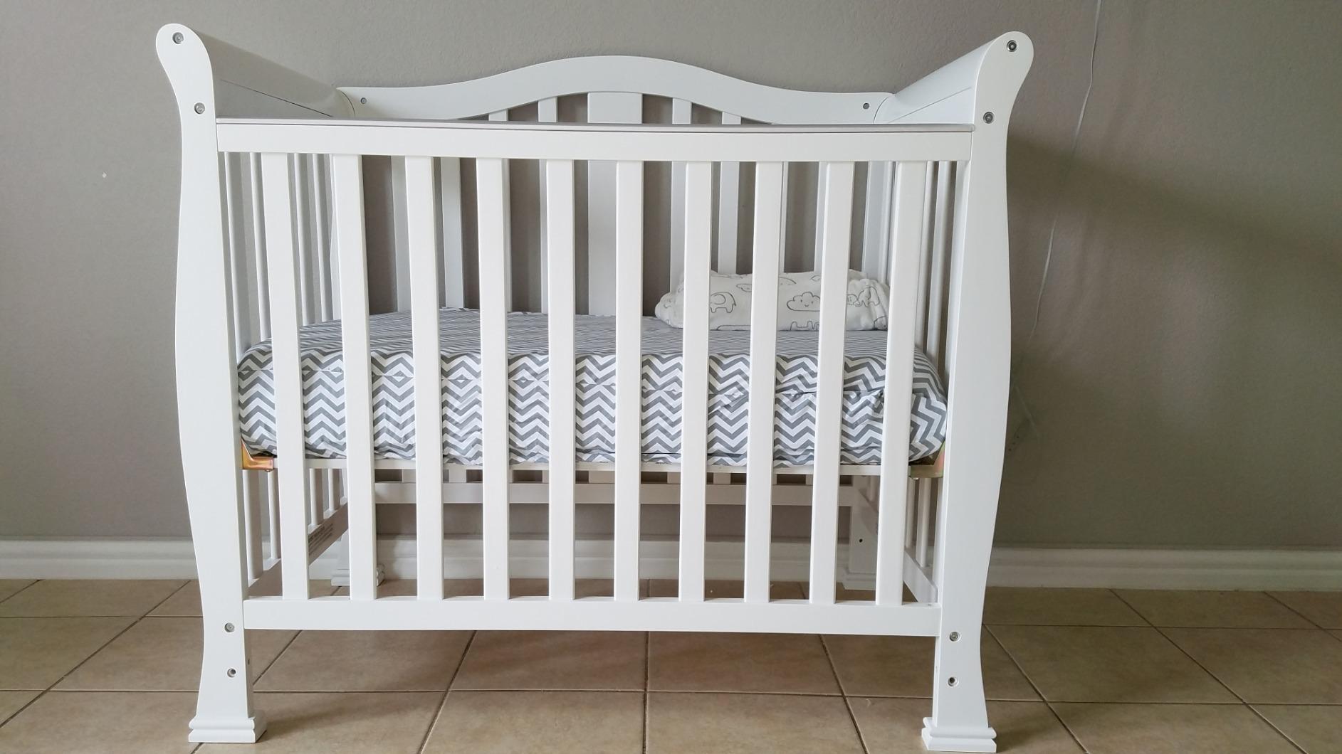Dream On Me Addison 4-in-1 Convertible Mini Baby Crib in White, GreenGuard Gold & JPMA, Non-Toxic, Pinewood, Converts to Mini Daybed & Twin Bed, 1″ Mattress Pad, for Best for Small Nursery customer photo 1