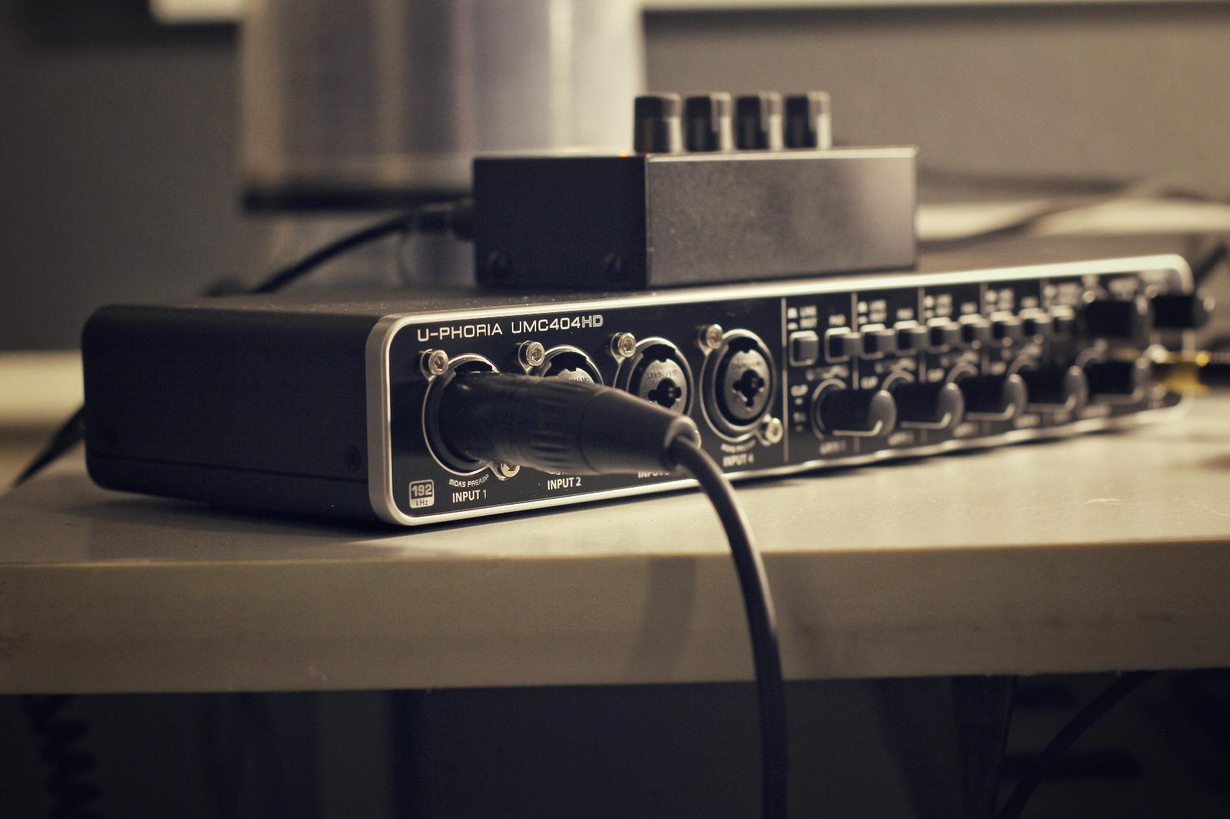Behringer U-PHORIA UMC404HD Audiophile 4x4, 24-Bit/192 kHz USB Audio/MIDI Interface with Midas Mic Preamplifiers customer photo 1