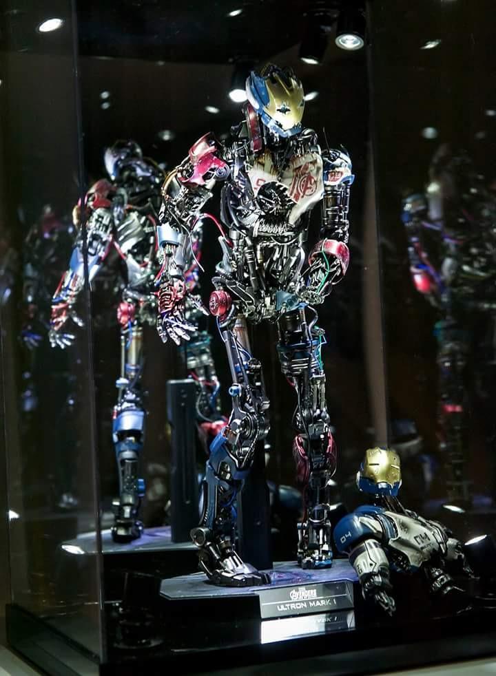 Hot Toys SS902396 1:6 Scale Ultron Mark I Figure customer photo 1