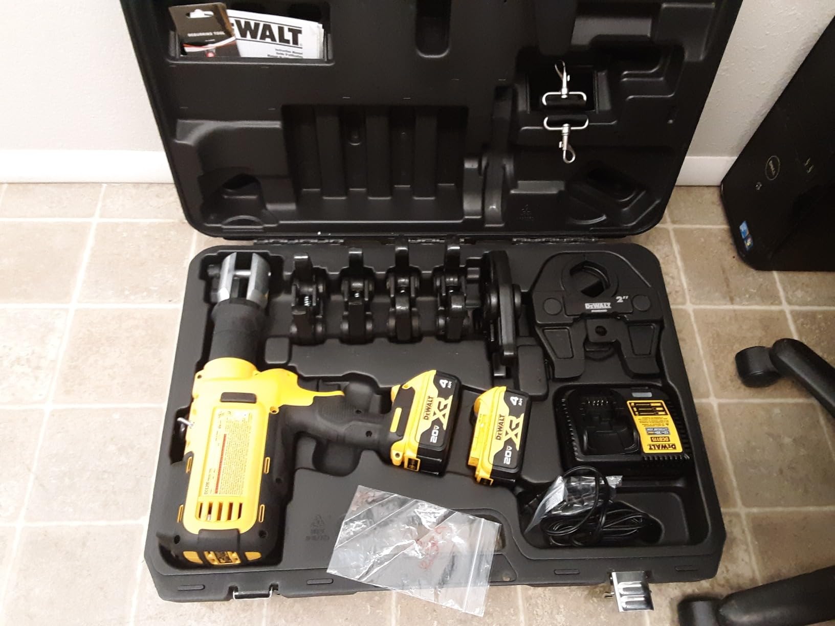 DEWALT 20V MAX Cordless Plumbing Pipe Press Tool Kit with Crimping Heads, Pro Press Tool For Copper Pipe and Stainless Steel Pipes, 1/2