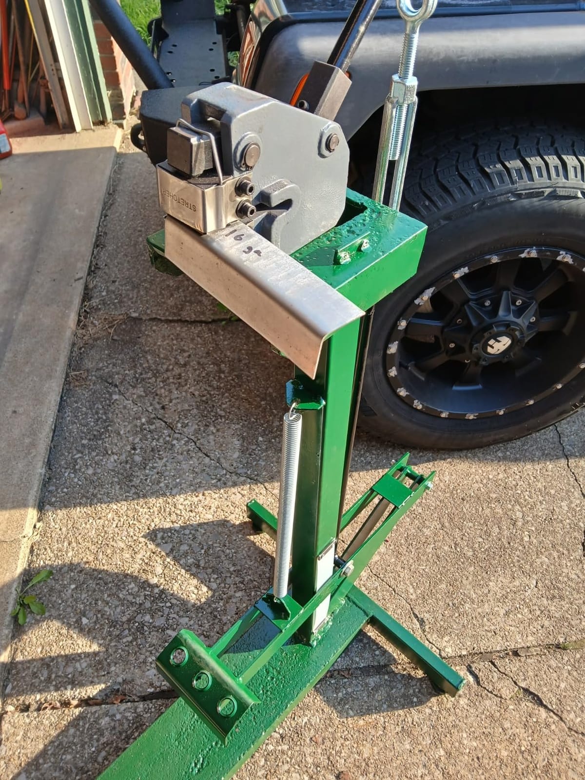 Metal Shrinker Stretcher, 16 Gauge KAKA INDUSTRIAL SG-18 | 2.75 in throat with two jaw sets, 14 gauge aluminum capacity customer photo 1
