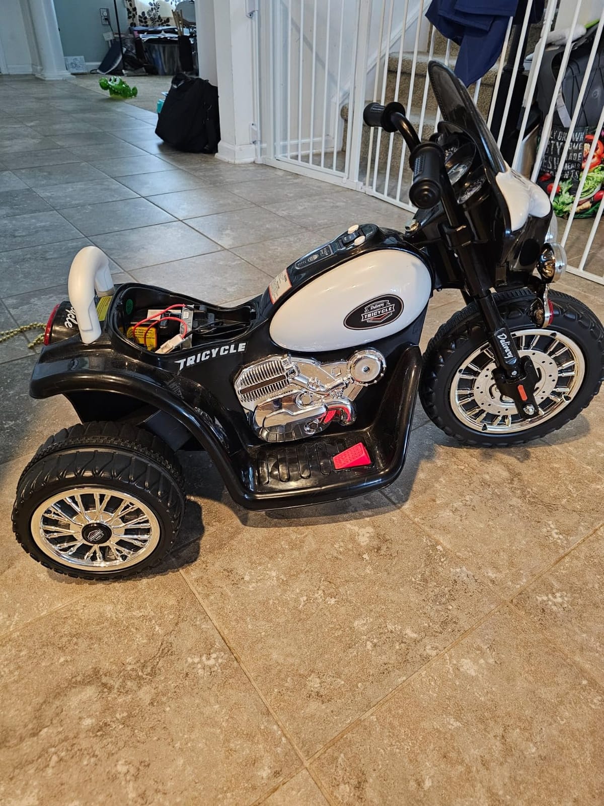 Lil' Rider Kids Motorcycle, Police 3-Wheel Ride on Toy, Black customer photo 2