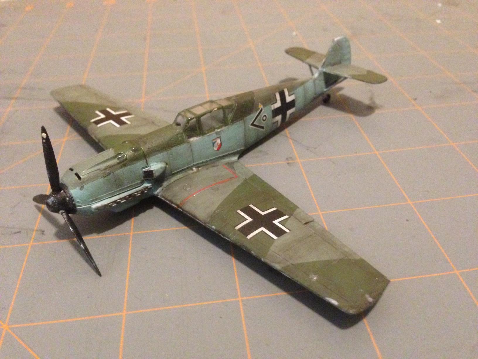 Airfix A68205M Messerschmitt BF109E-3 1:72 Military Aircraft Small Starter Plastic Model Gift Set customer photo 2