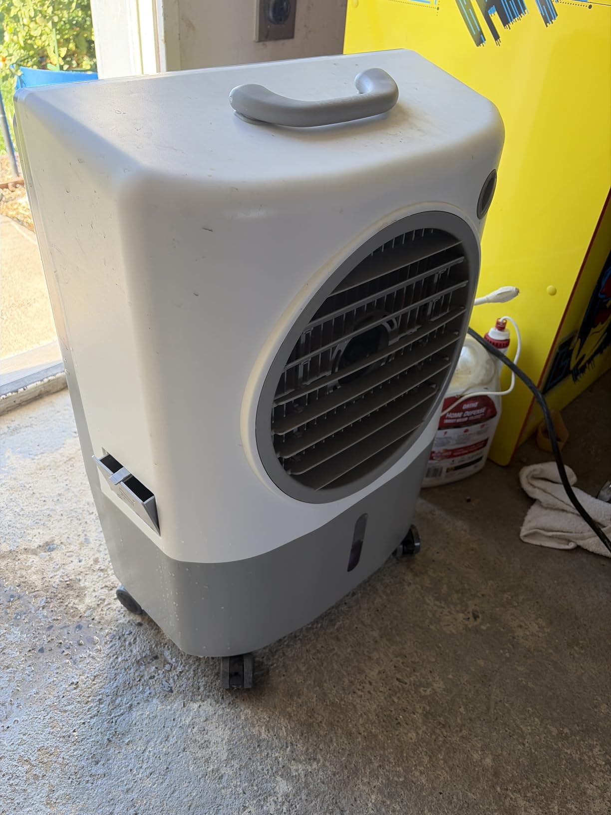 Portable Swamp Coolers - 1300 CFM MC18M Evaporative Air Cooler with 2-Speed Fan, 53.4 dB - 500 sq. ft. Coverage Evaporative Air Cooler Portable High Velocity Outdoor Cooling Fan by Hessaire - White customer photo 2