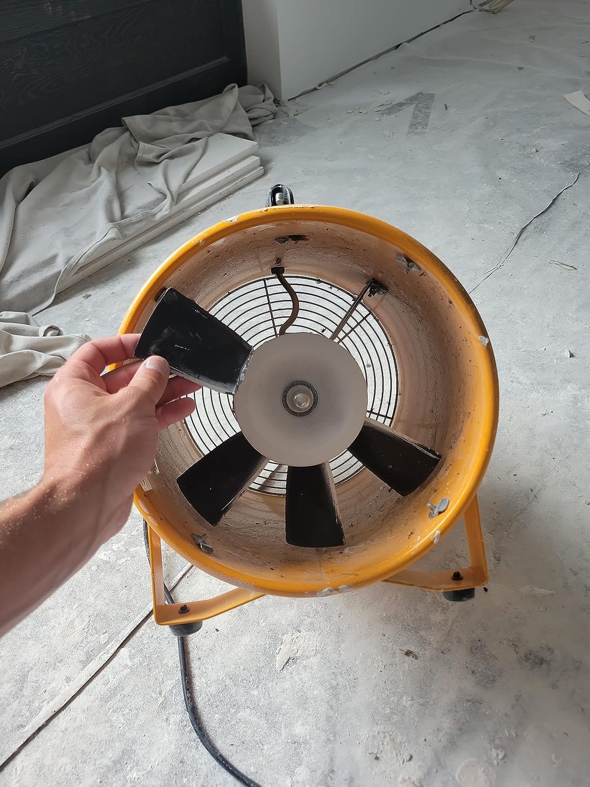 MOUNTO 12-Inch Heavy Duty Cylinder Axial Fan with 25-Foot Vinyl Hose | High-Performance Portable Blower/Exhaust Fan | 2900 CFM Directional Airflow for Crawl Spaces, Attics, Basements customer photo 2