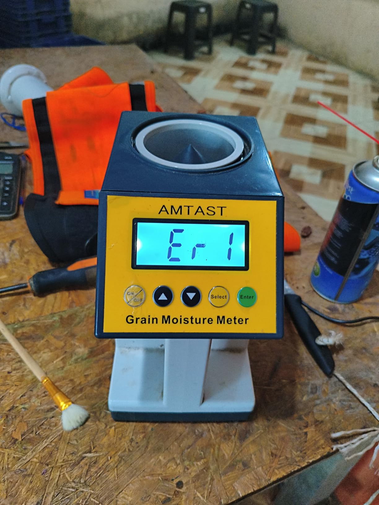 Portable Grain Moisture Meter Seed Humidity Tester for 22 Crops | Temp Compensation, Wide Range Error Correction, Clear LCD Screen (Model AMT155) customer photo 1