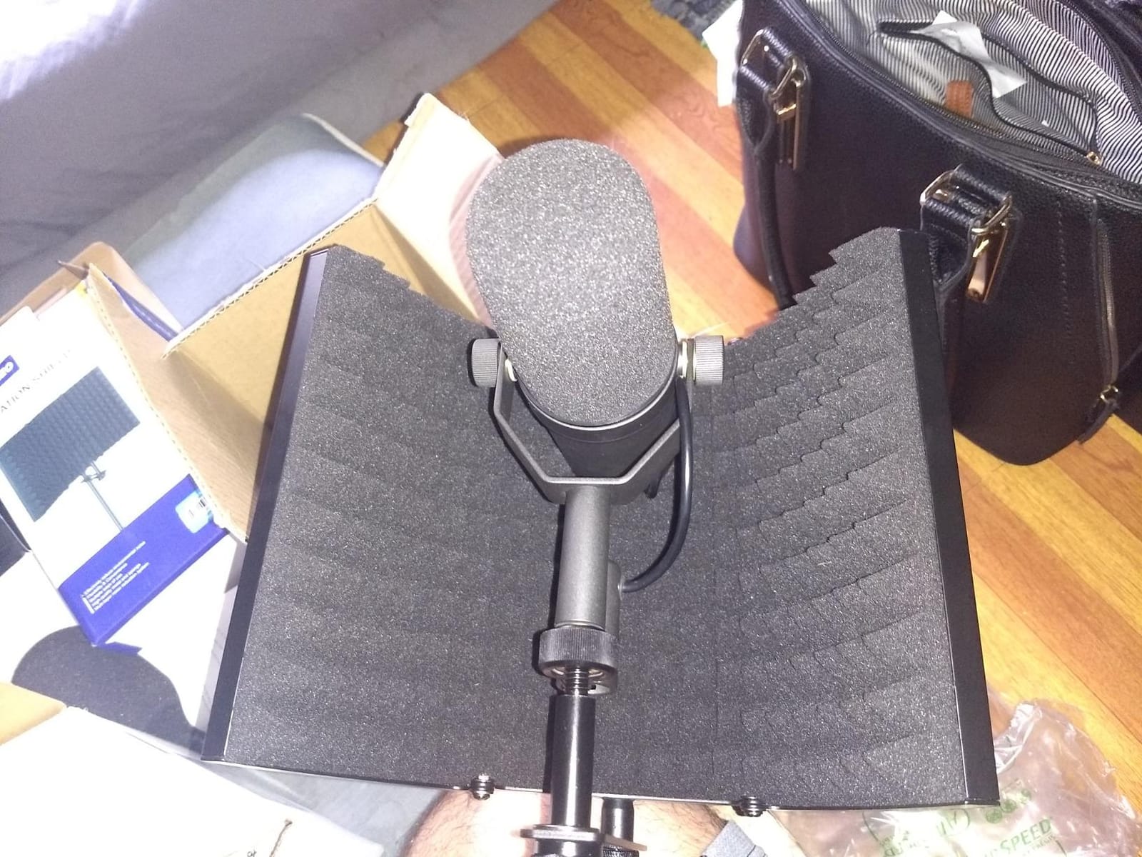 Aokeo Professional Studio Recording Microphone Isolation Shield,Suitable for Blue Yeti and Any Condenser Microphone Recording Equipment(AO-403) customer photo 1
