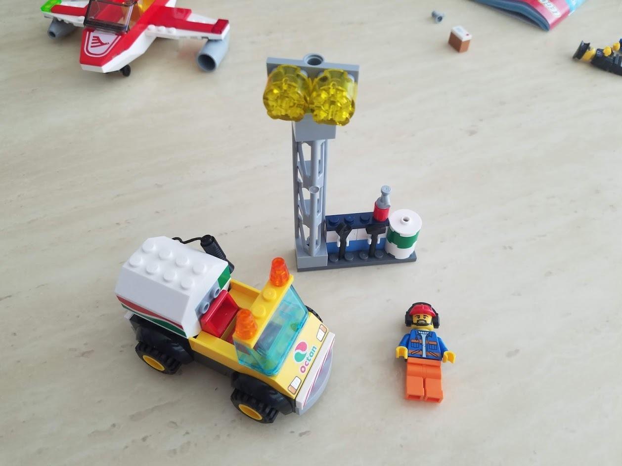 LEGO Juniors City Central Airport 10764 Building Kit (376 Pieces) customer photo 1