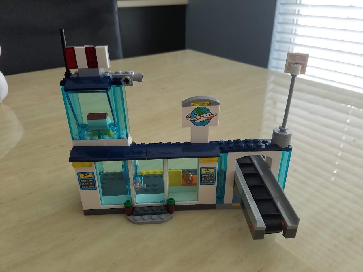 LEGO Juniors City Central Airport 10764 Building Kit (376 Pieces) customer photo 2