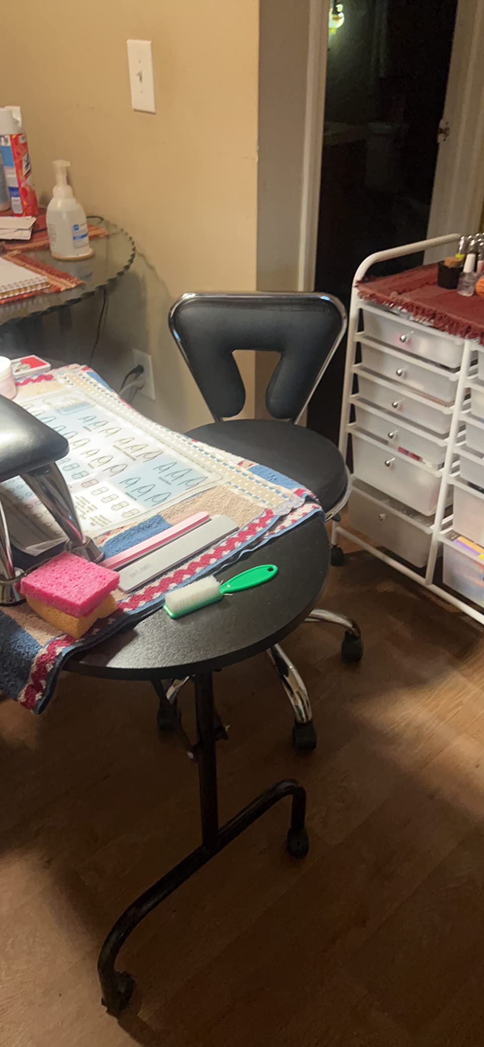 Yaheetech Adjustable Rolling Stool Nail Tech Chair with Backrest, Black customer photo 2