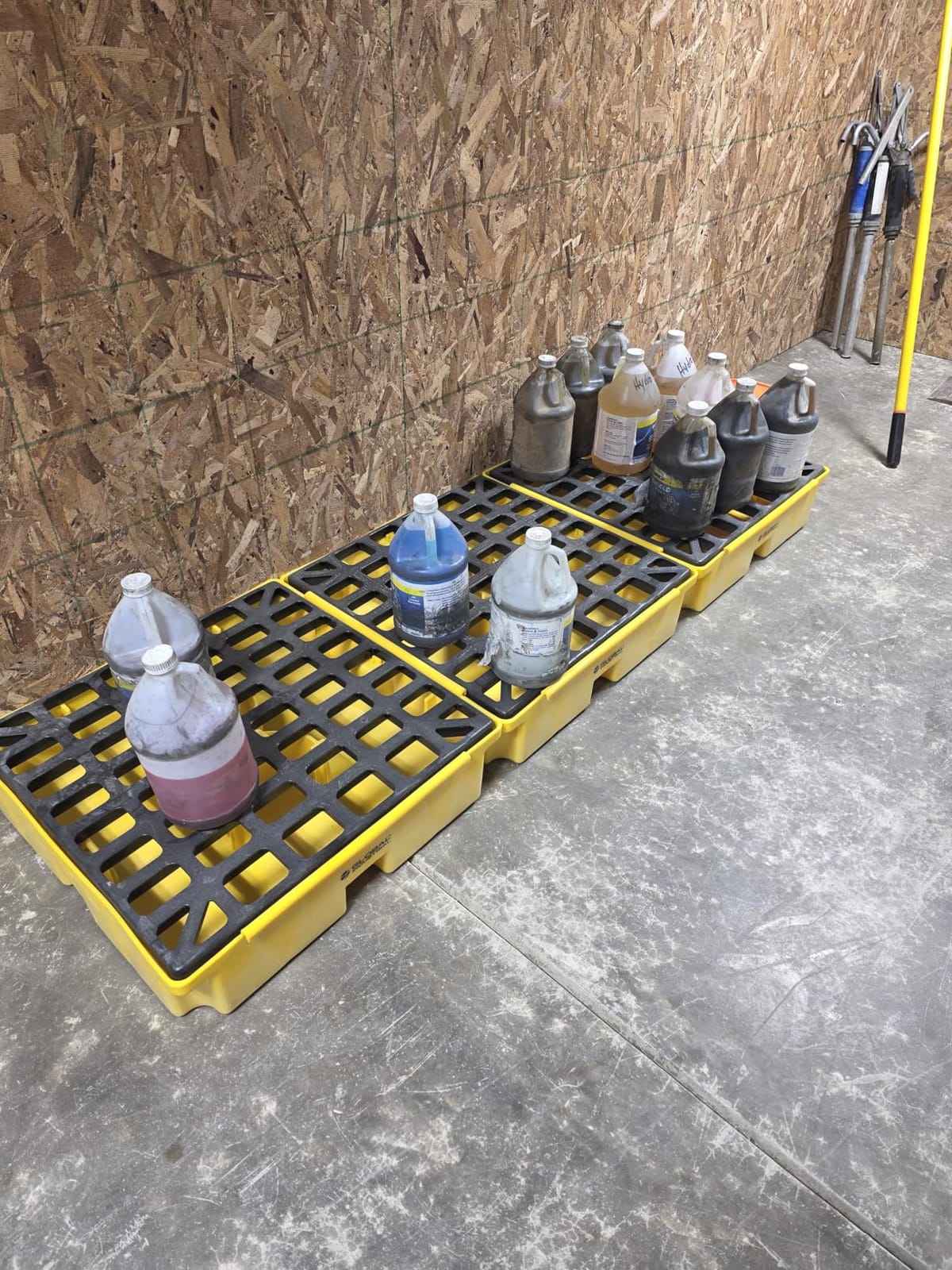 Global Industrial Low Profile Spill Containment Modular Platform, 1 Drum | Capacity, 15 Gallon Liquid Capacity, 2000 Lbs Weight Capacity, 26