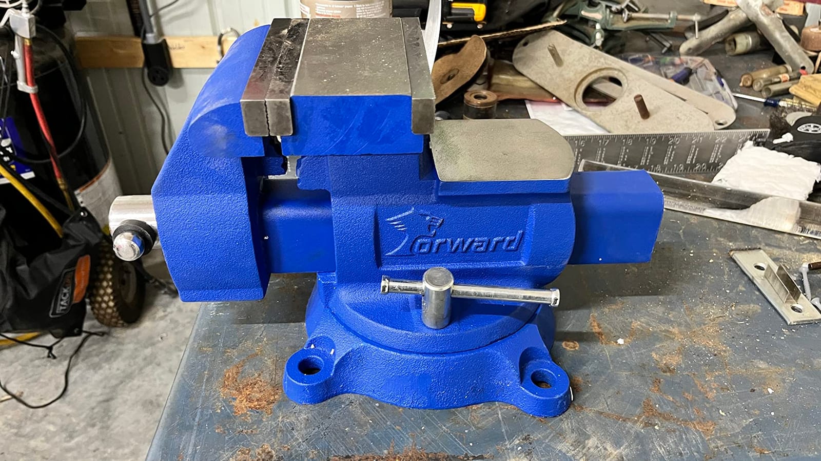 Forward CR60A 6.5 Inch Bench Vise Heavy Duty with Anvil and 210°Swivel Base customer photo 1
